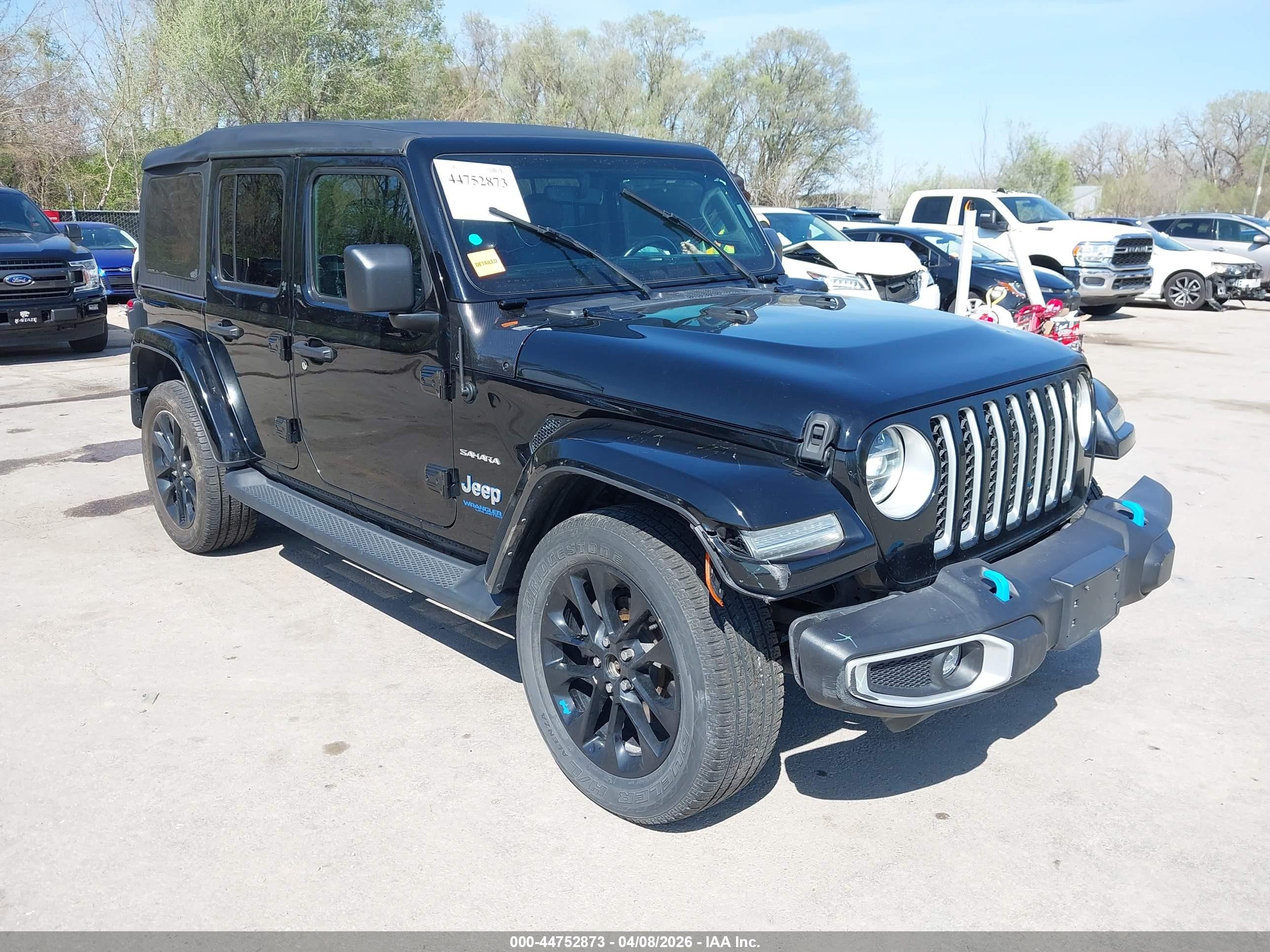2022 Jeep Wrangler Unlimited Sahara, VIN 1C4JJXP62NW128927 — Front end