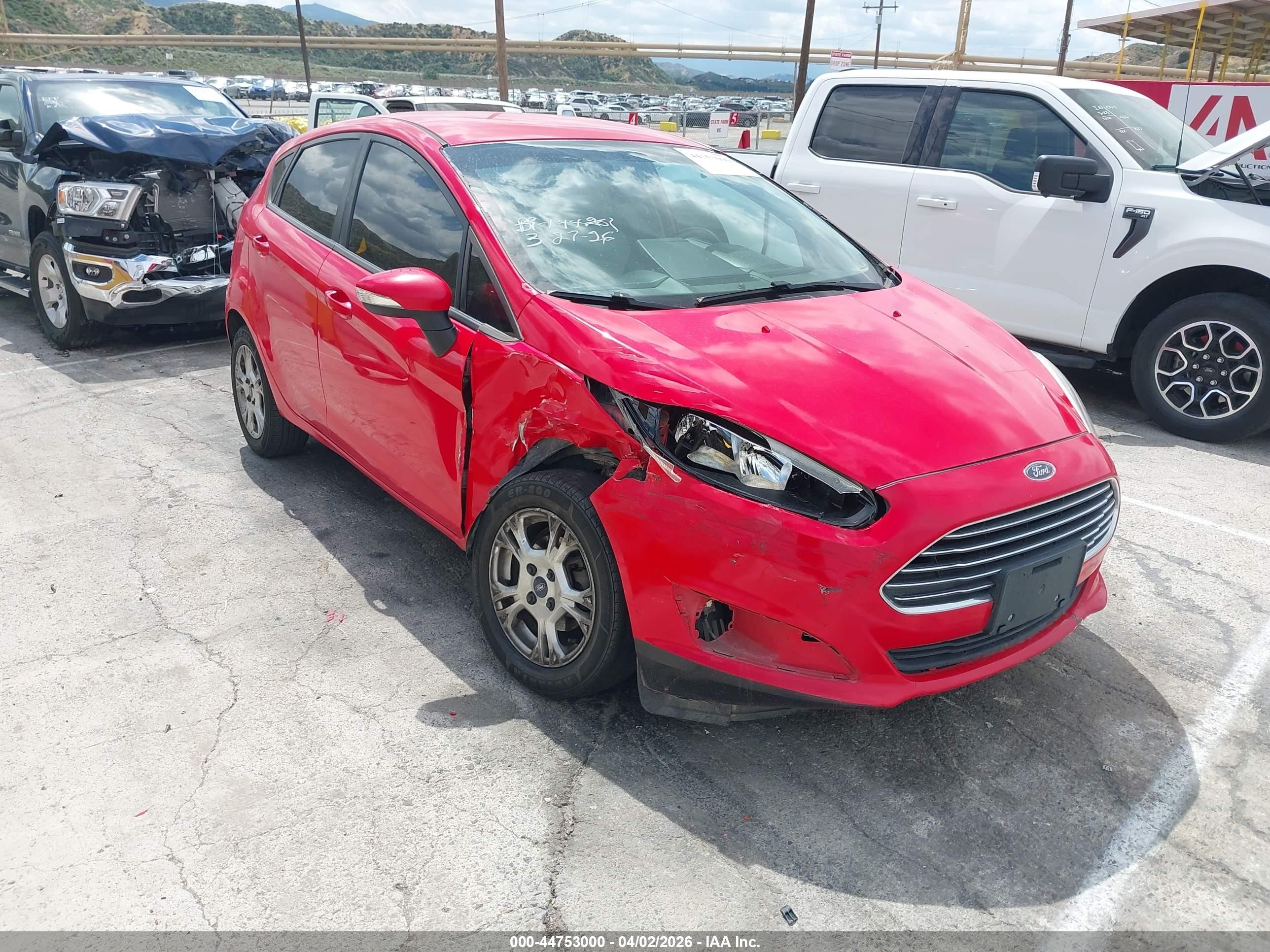 2014 Ford Fiesta SE, VIN 3FADP4EJ7EM108146 — Front end