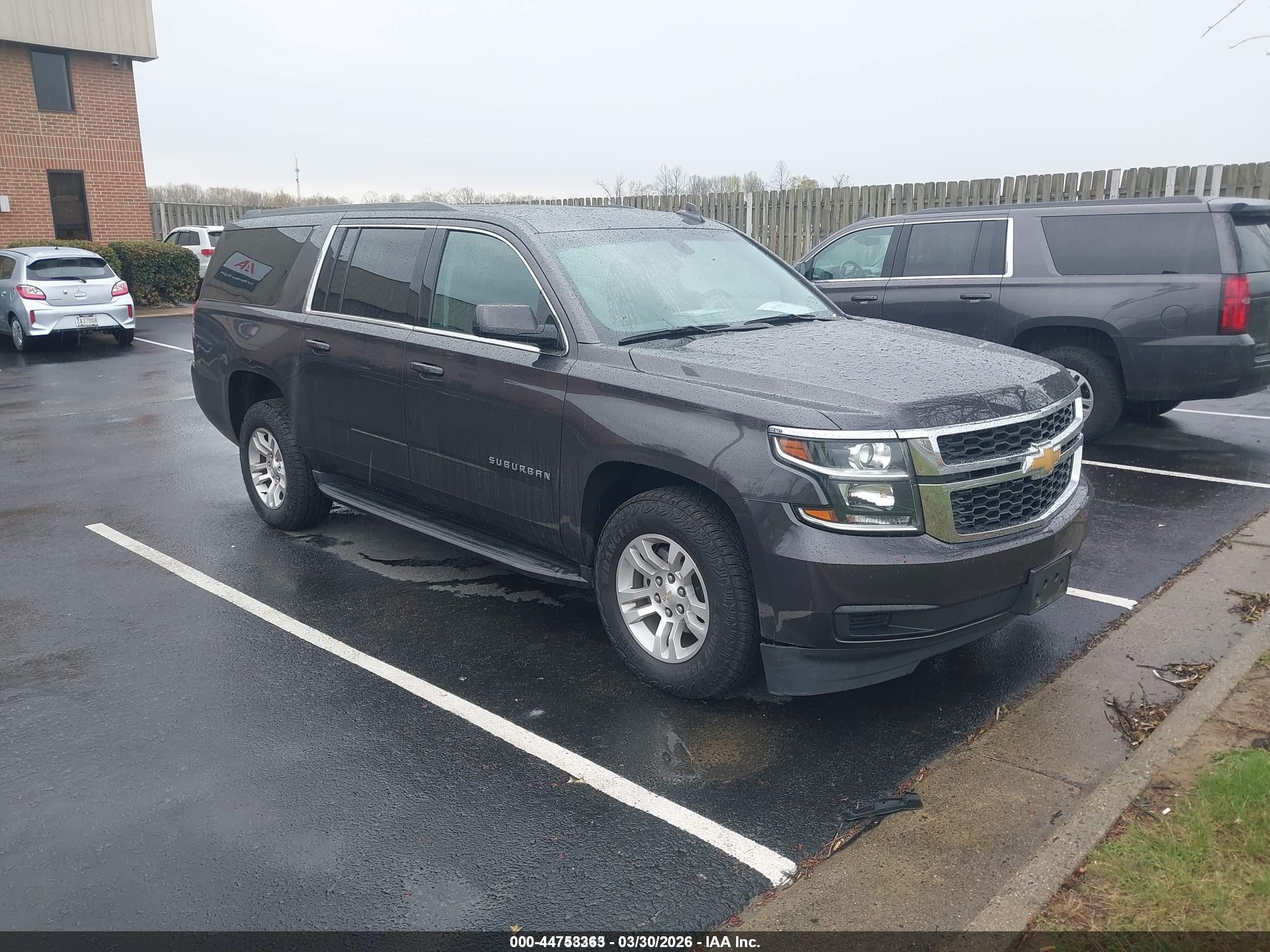 2018 Chevrolet Suburban LS, VIN 1GNSKGEC9JR278334 — Normal wear