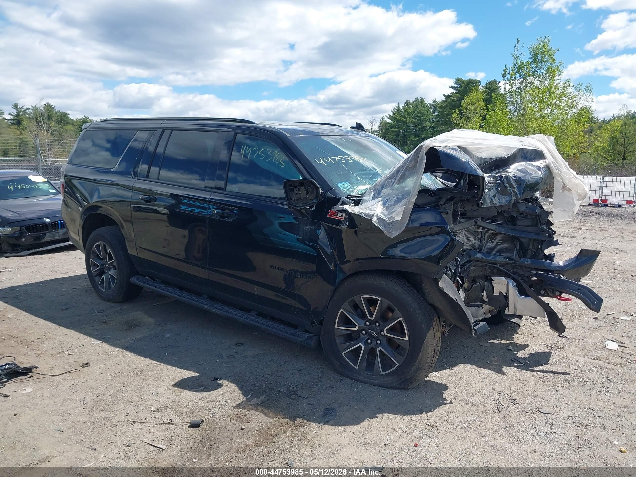 2023 Chevrolet Suburban Z71, VIN 1GNSKDKD6PR457709 — Front end