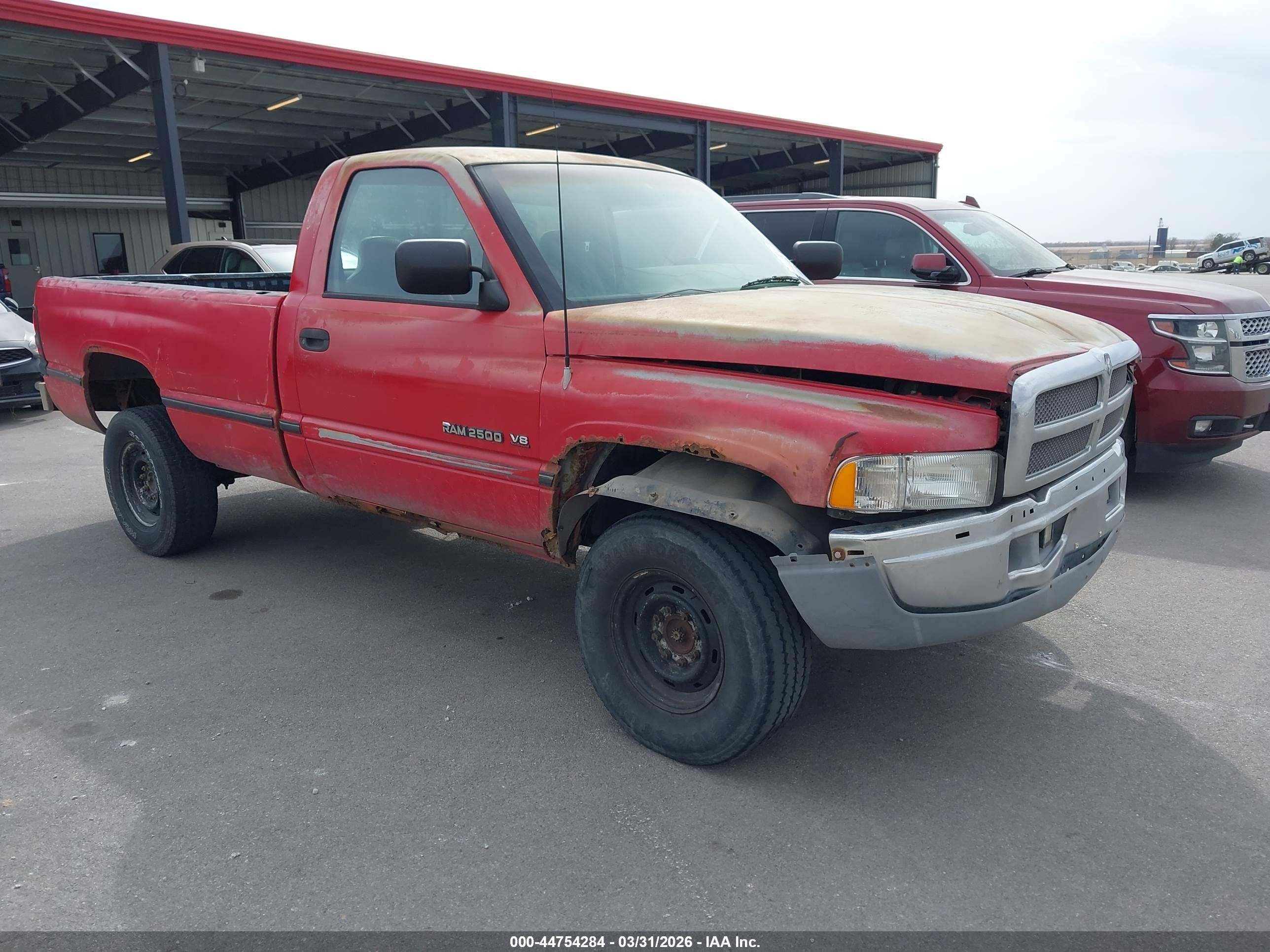 1994 Dodge RAM, VIN 1B7JF26Y8RS501439 — Front end