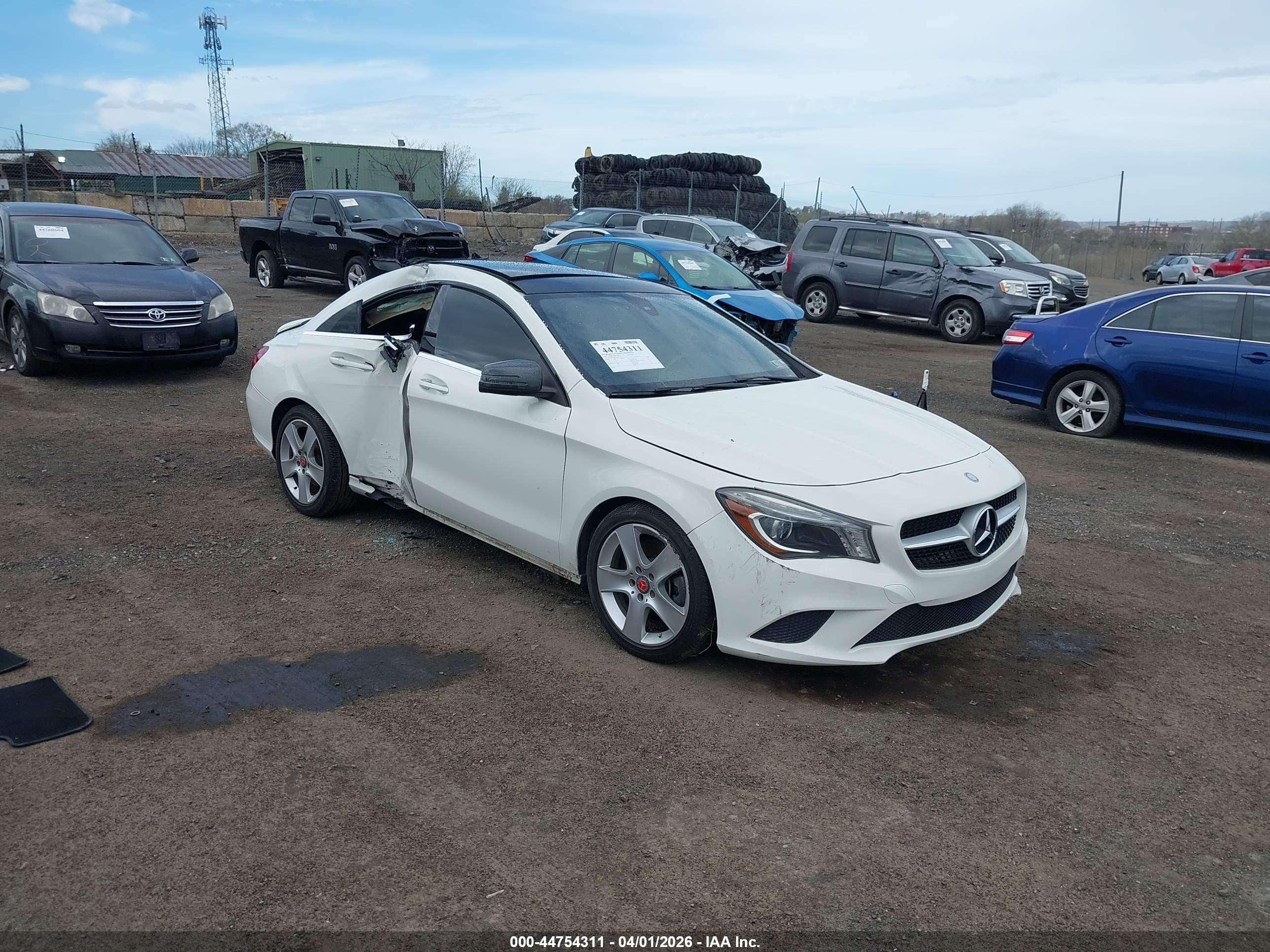 2015 Mercedes-Benz CLA 250, VIN WDDSJ4GB9FN174767 — Side