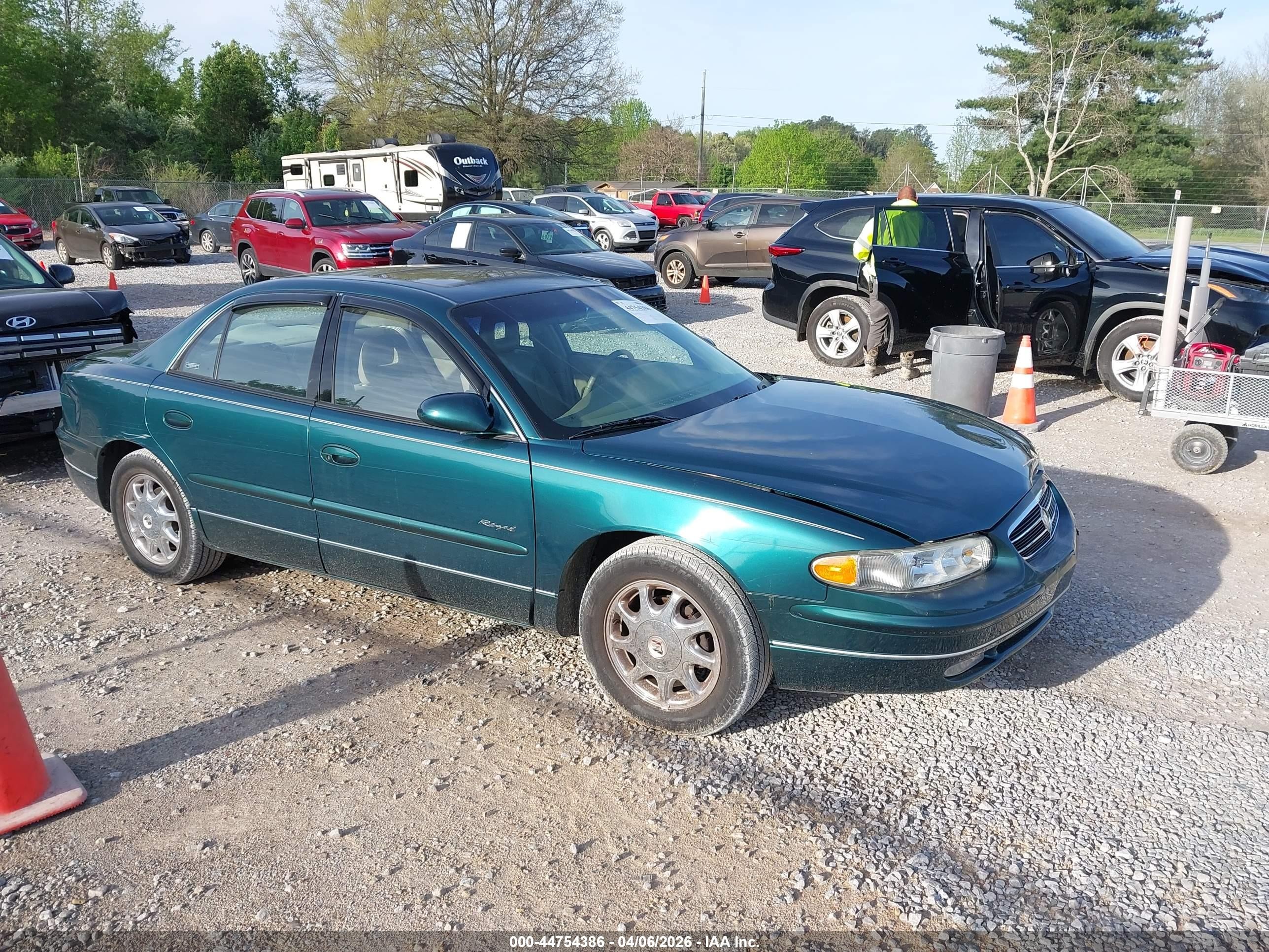 1999 Buick Regal LS, VIN 2G4WB52K9X1455603 — Перед