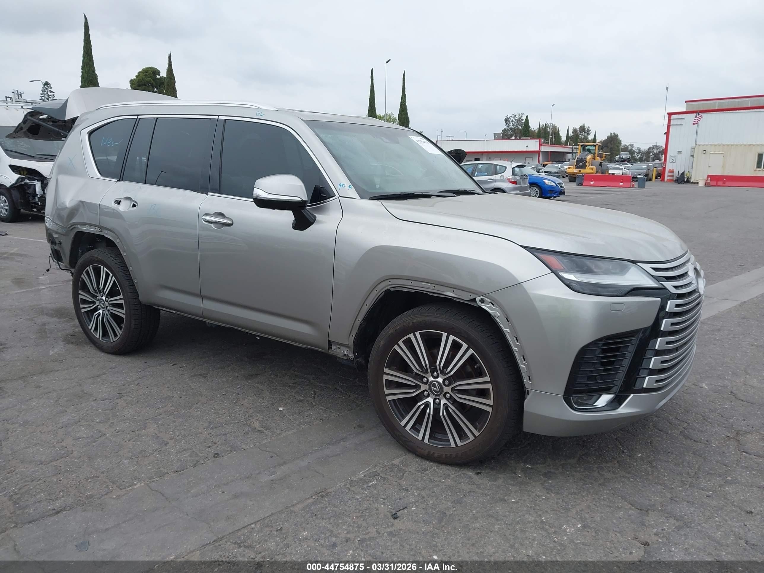 2022 Lexus LX 600 Luxury, VIN JTJGB7CX2N4007054 — Зад