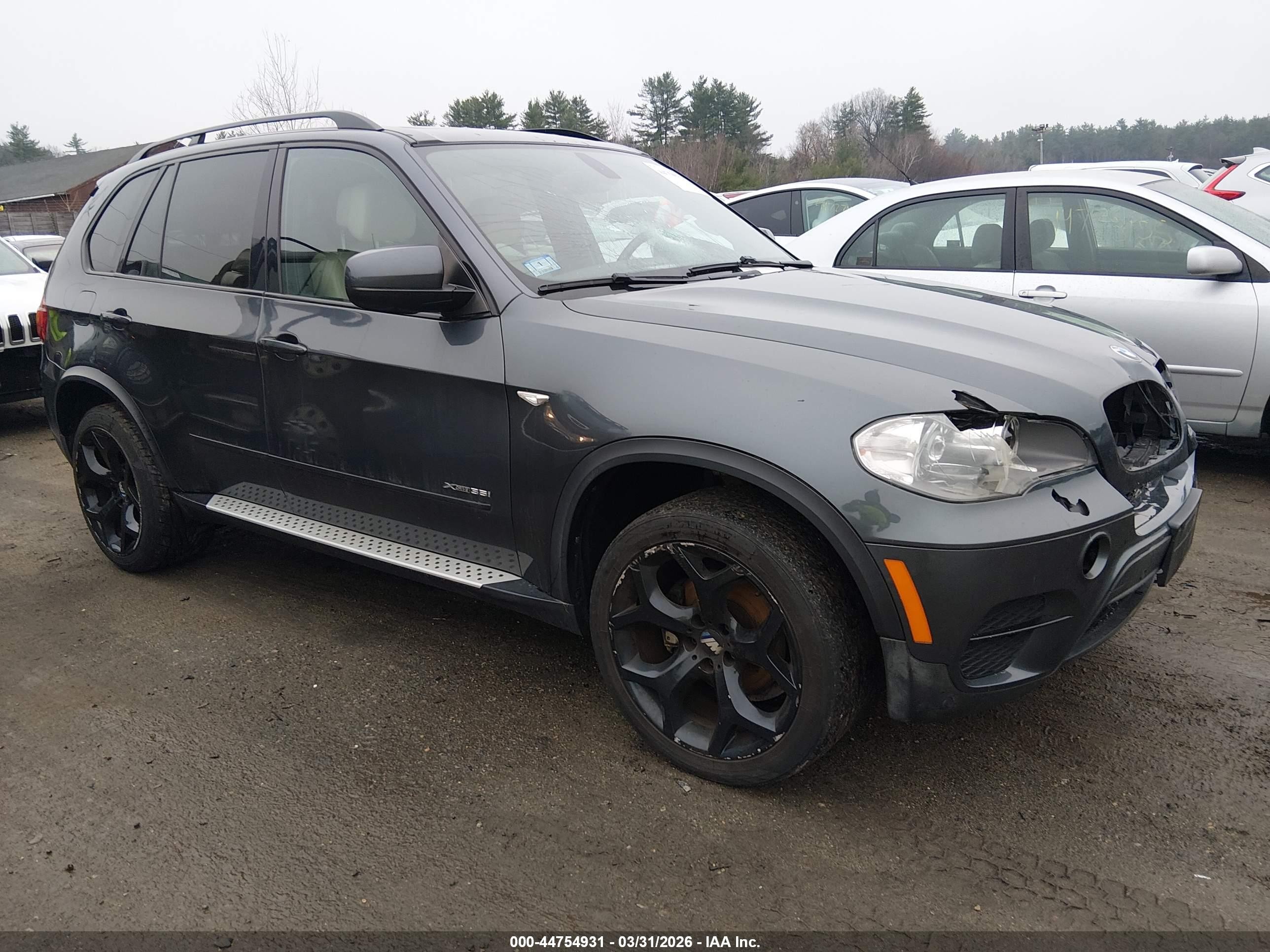 2012 BMW X5 35i, VIN 5UXZV4C5XCL760722 — Перед