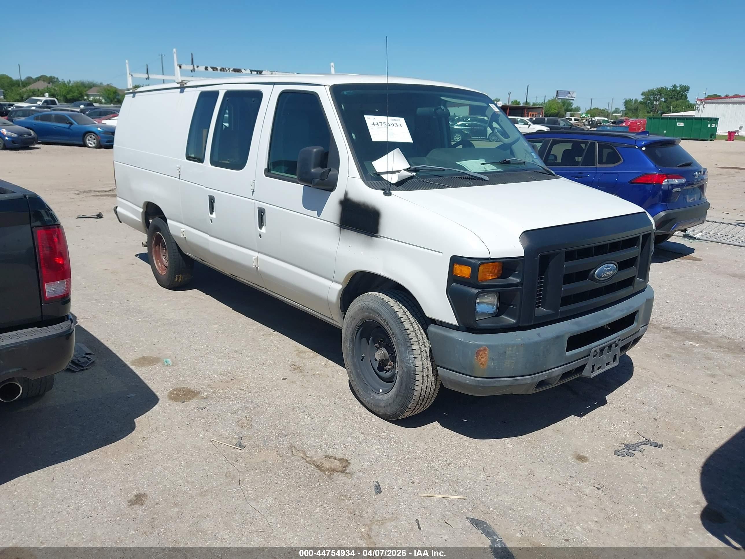2009 Ford Econoline Cargo Commercial, VIN 1FTNS24WX9DA88054 — Бок