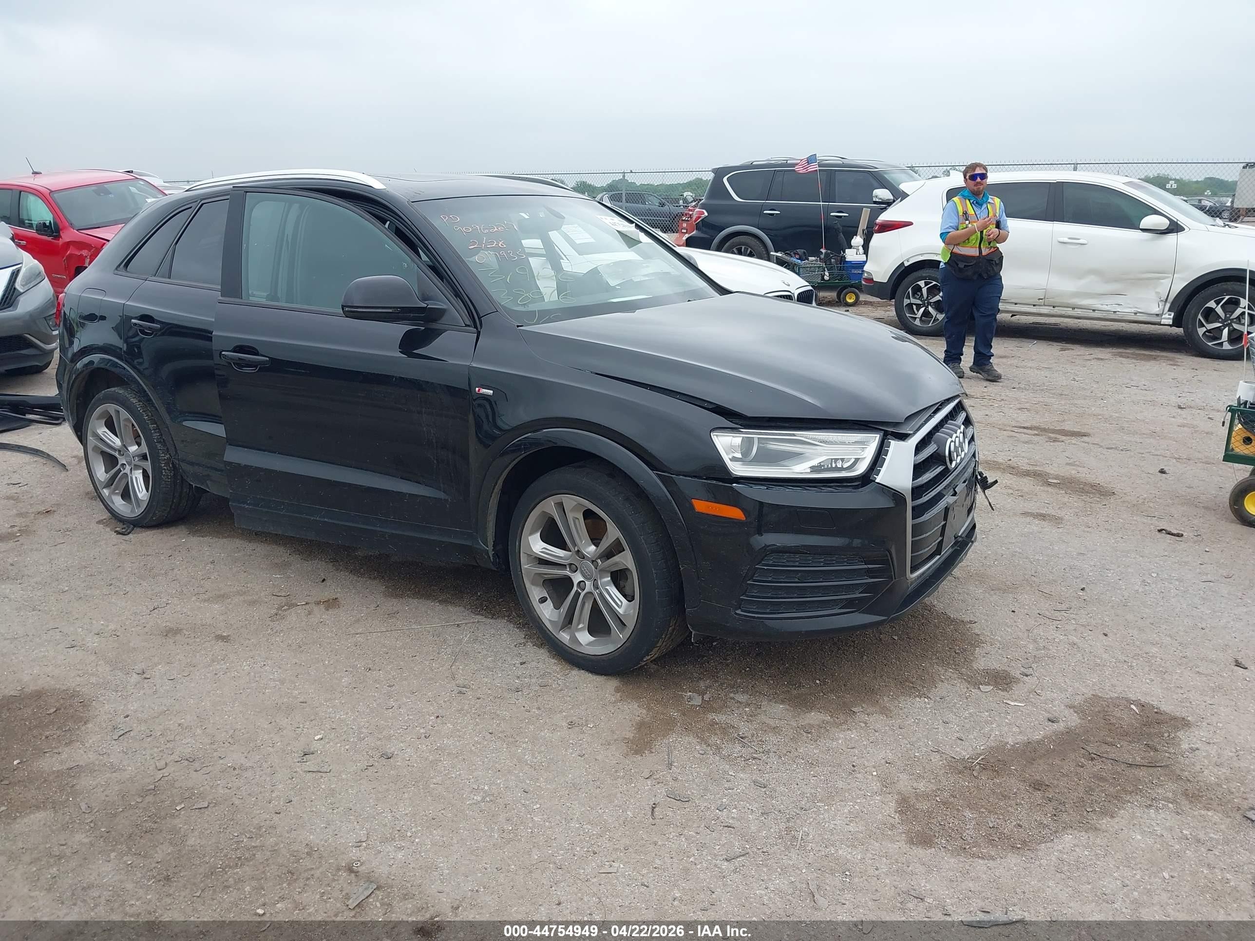 2018 Audi Q3 Premium, VIN WA1BCCFS4JR017935 — Перед