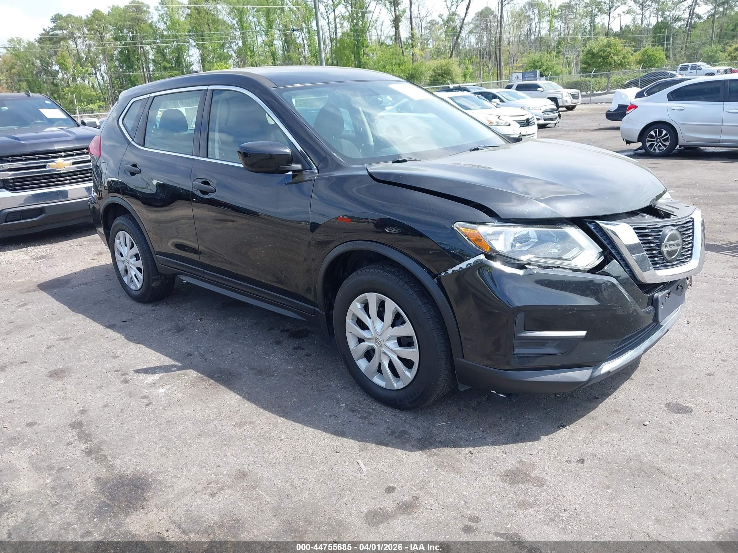 2018 Nissan Rogue SV, VIN 5N1AT2MV5JC823189 — Front end