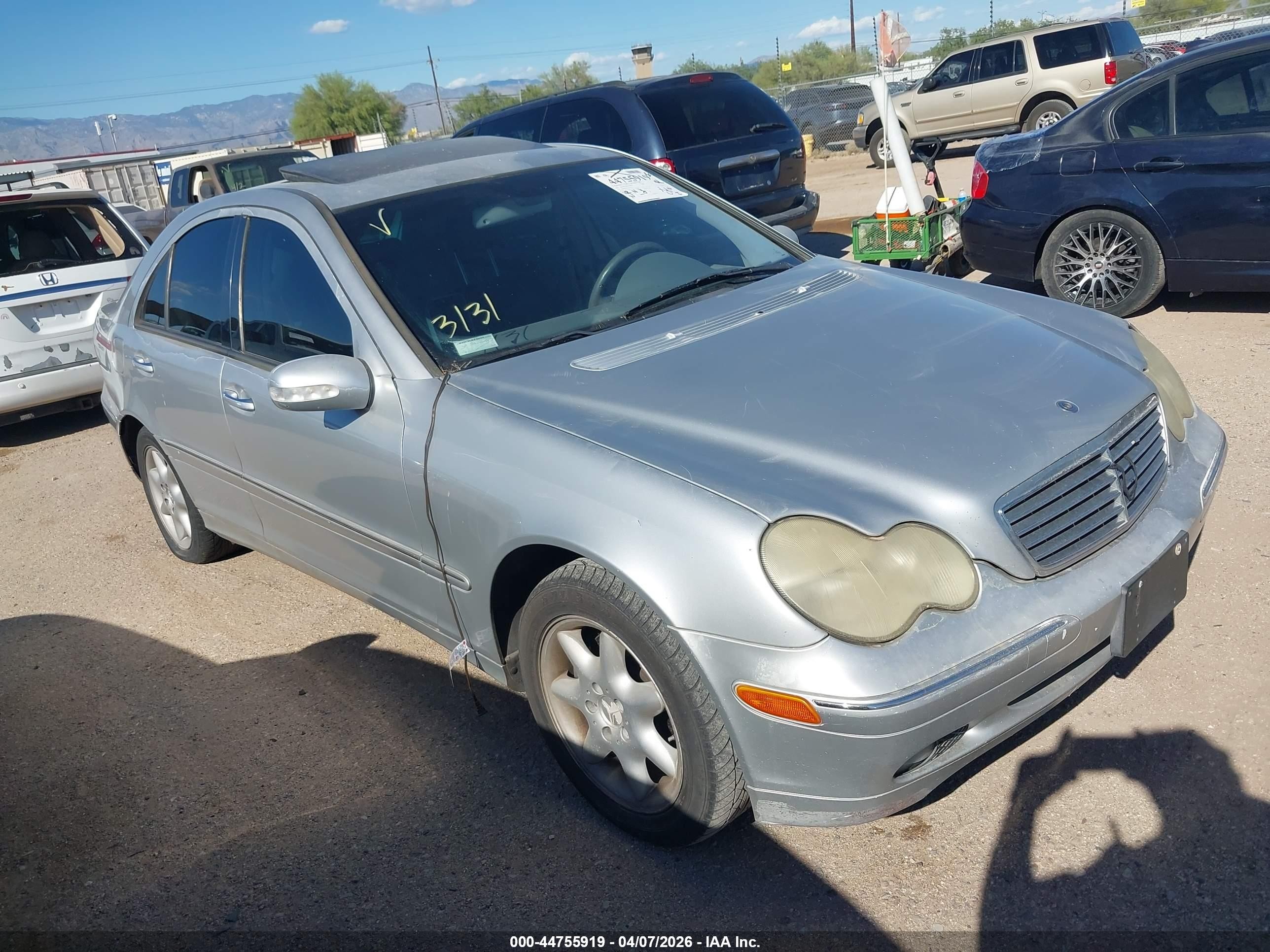 2001 Mercedes-Benz C 230/260/280/320, VIN WDBRF64J31F076532 — Rear end