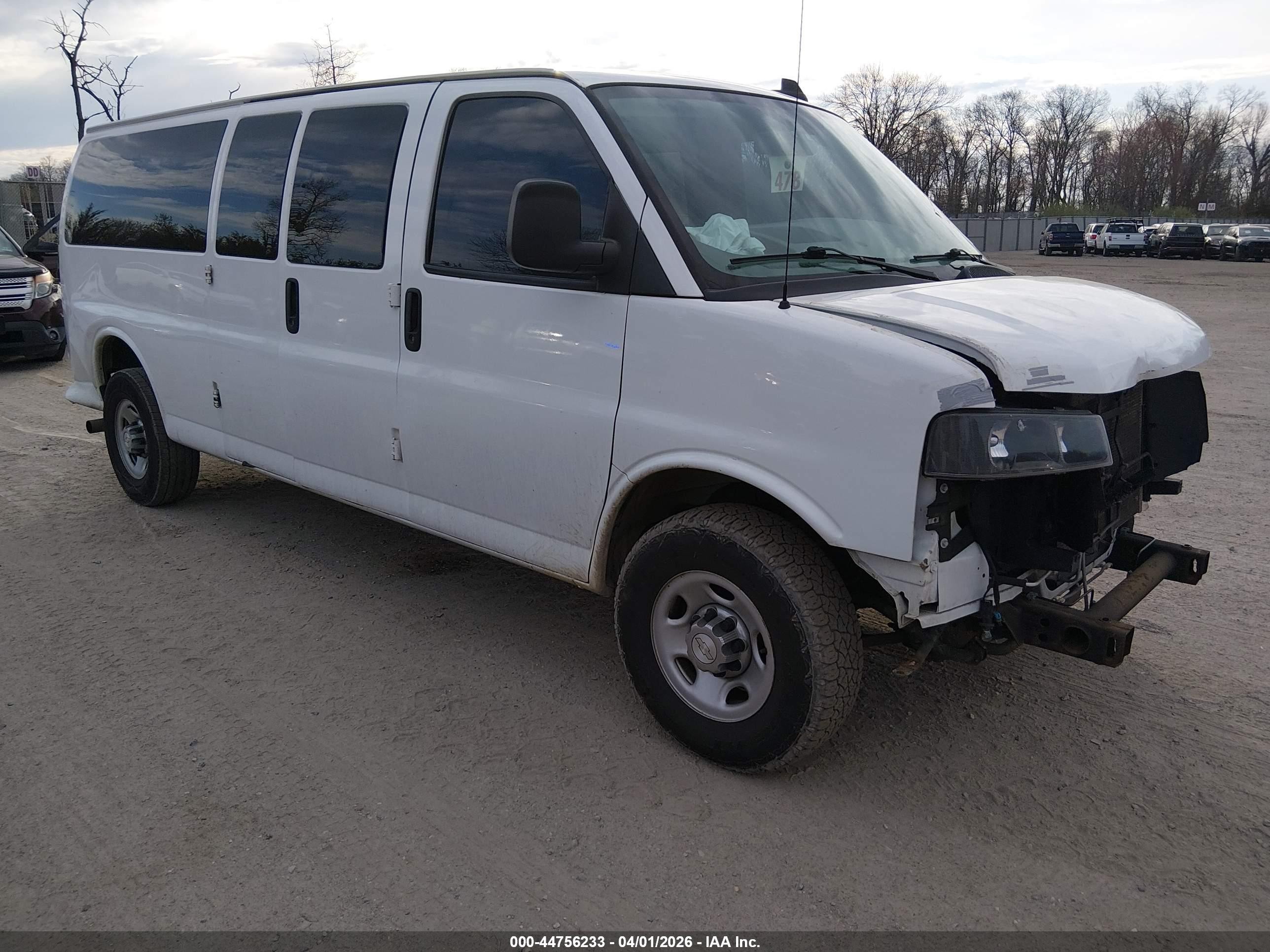 2018 Chevrolet Express Passenger LT, VIN 1GAZGPFG4J1279425 — Front end