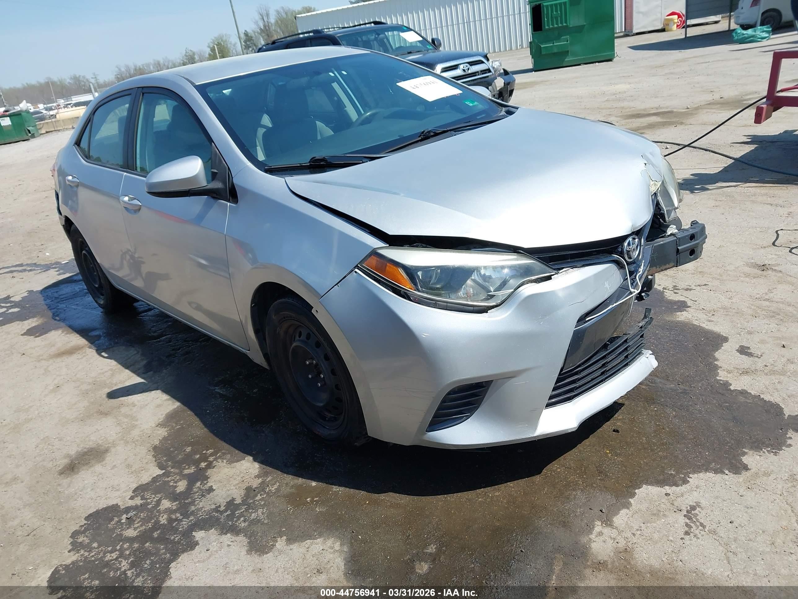 2015 Toyota Corolla LE, VIN 2T1BURHE3FC429679 — Front end