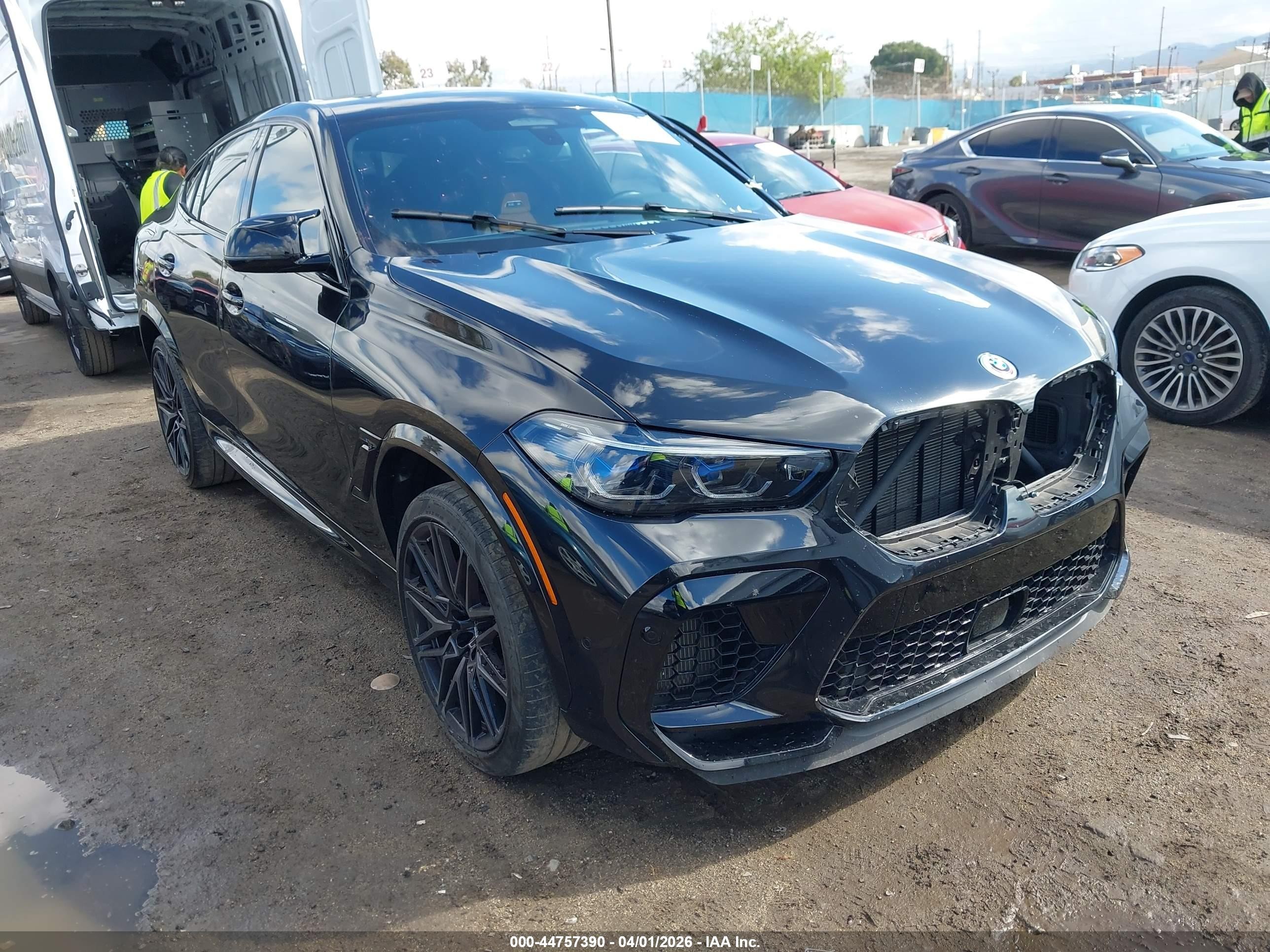 2023 BMW X6 M, VIN 5YMCY0C08P9N46401 — Side
