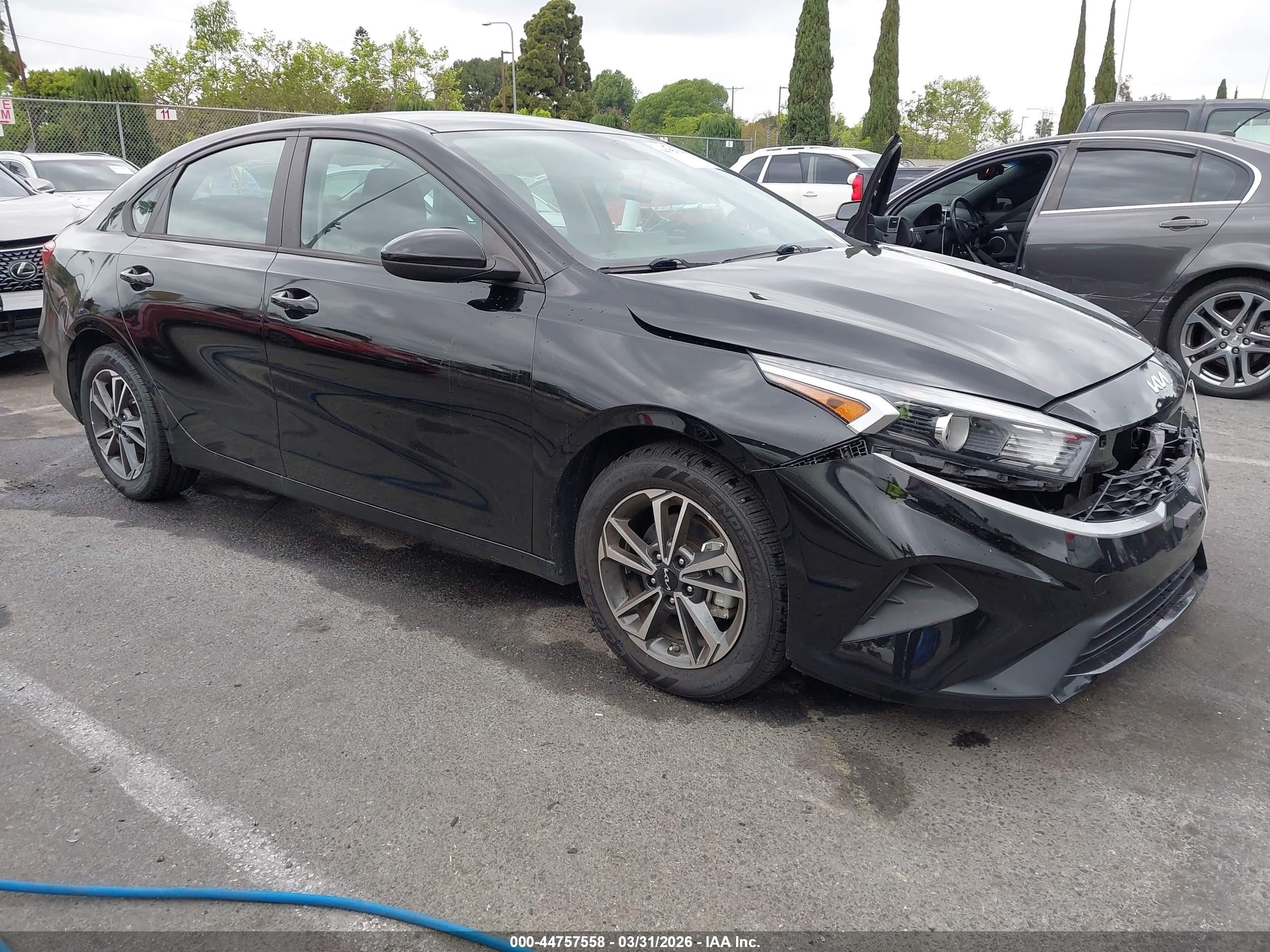 2023 Kia Forte LXS, VIN 3KPF24AD2PE550881 — Front end