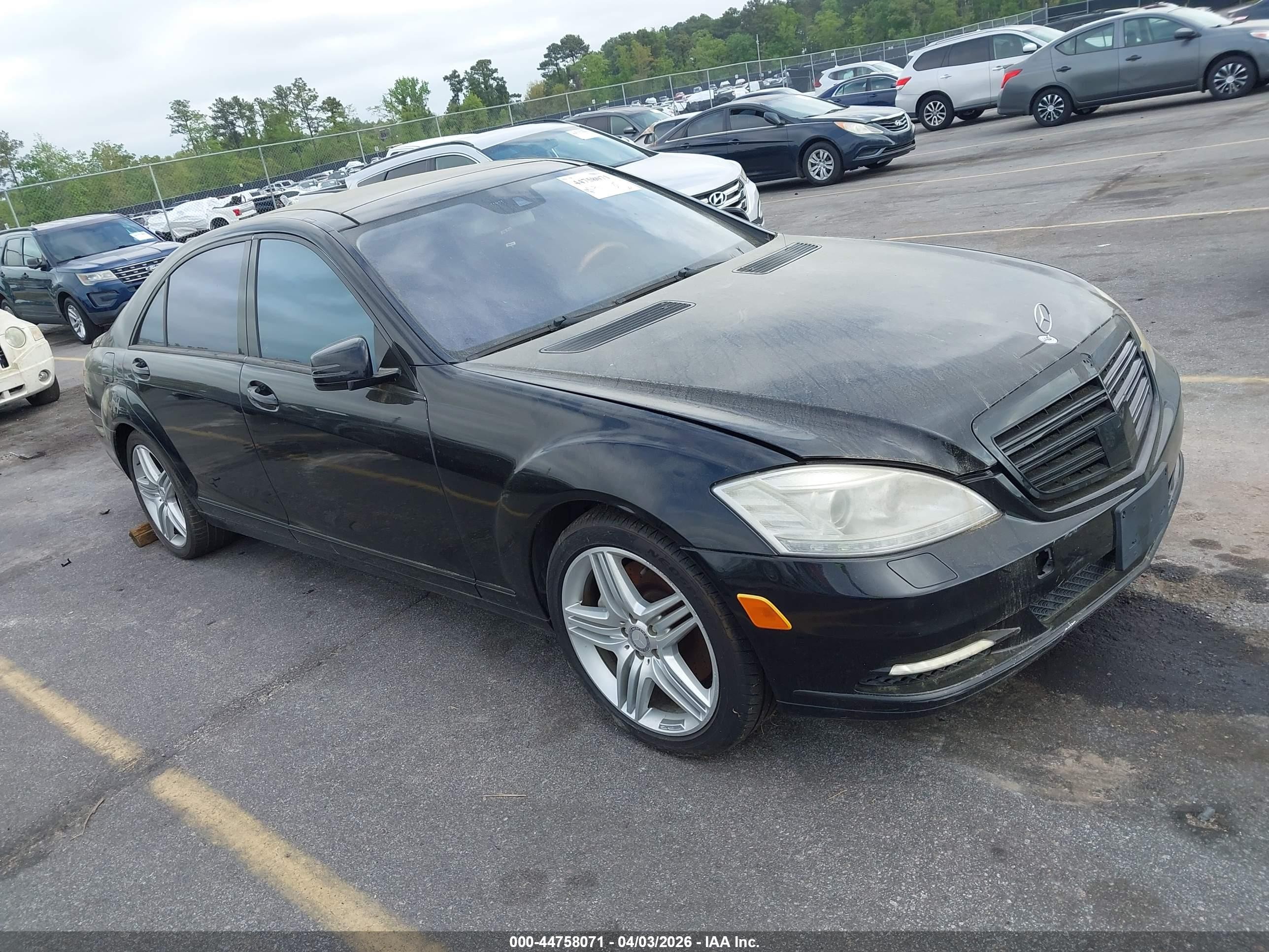 2010 Mercedes-Benz S 550, VIN WDDNG8GB0AA292693 — Front end