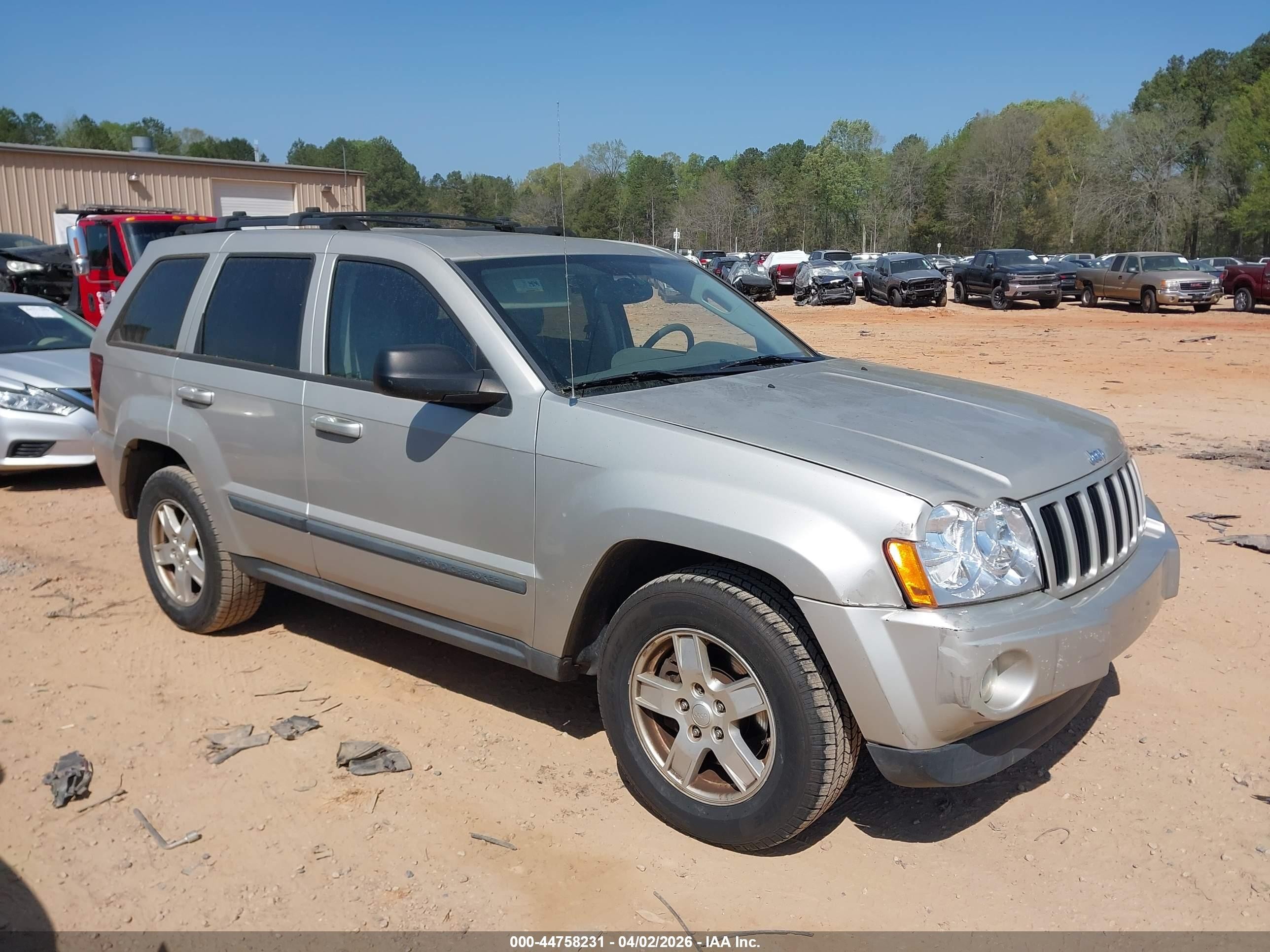2007 Jeep Grand Cherokee Laredo, VIN 1J8GR48K87C618802 — Side