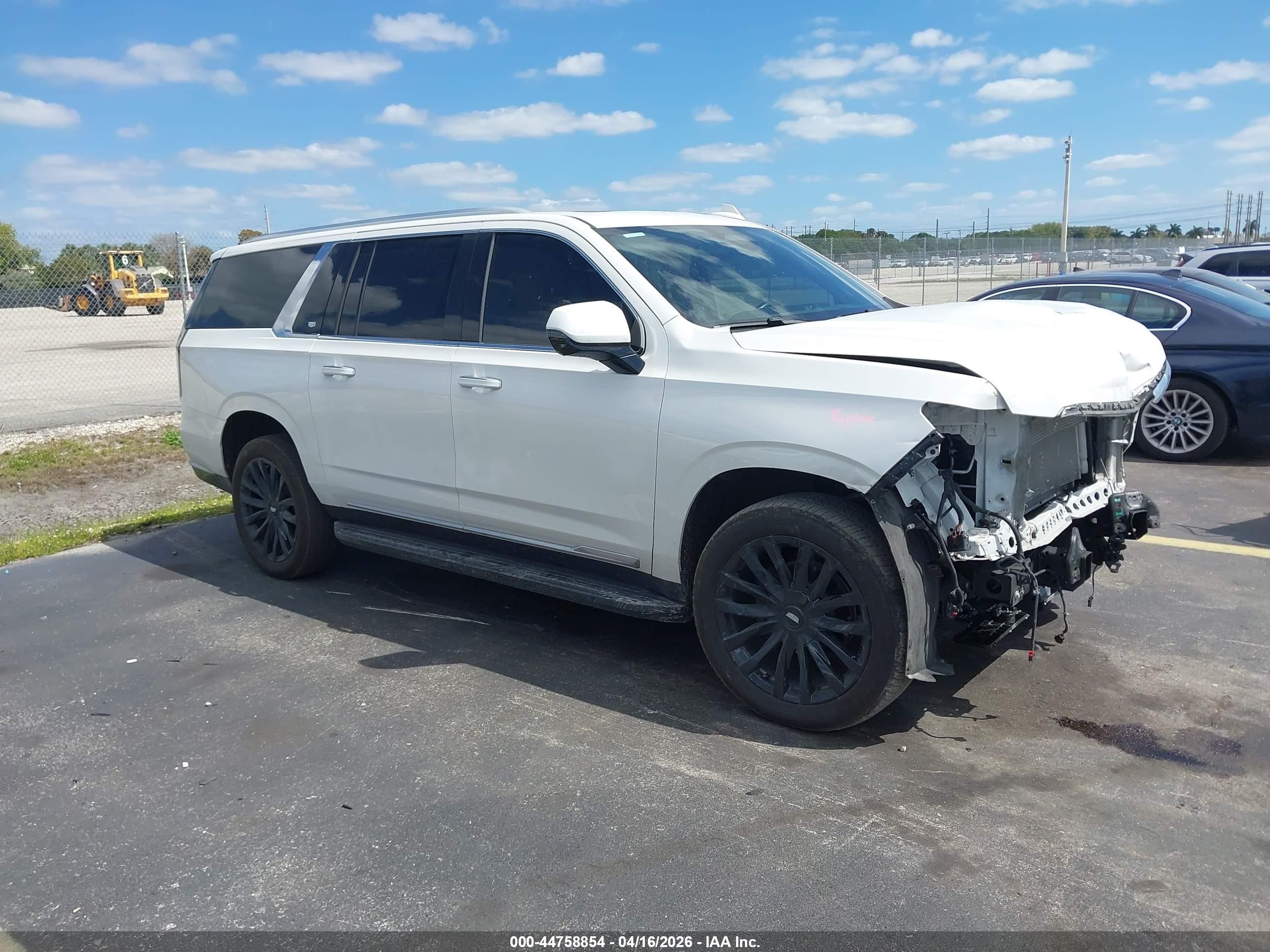 2022 Cadillac Escalade ESV Premium Luxury, VIN 1GYS4KKLXNR360583 — Front end