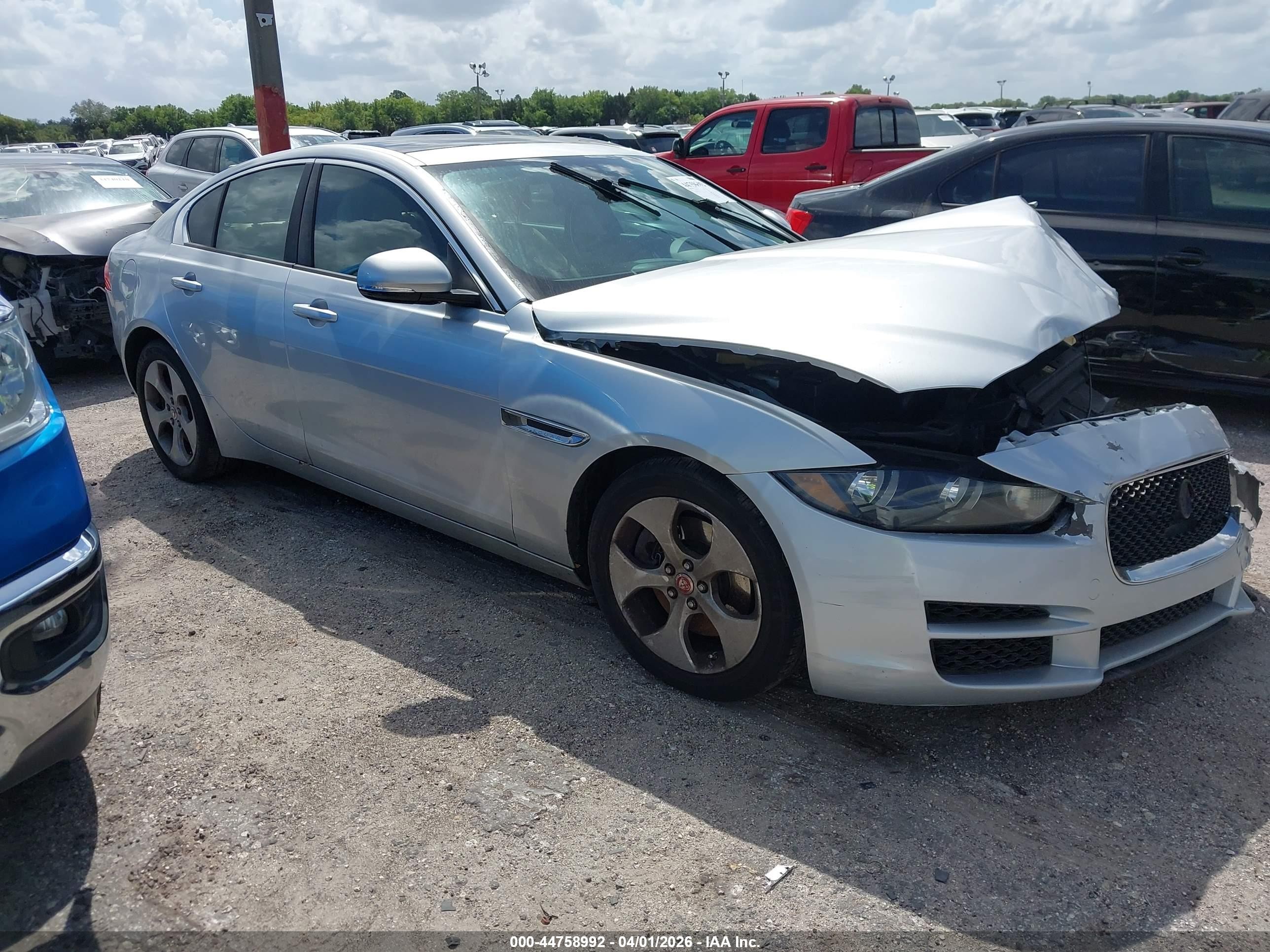 2018 Jaguar XE 25t, VIN SAJAR4FX8JCP37096 — Front end