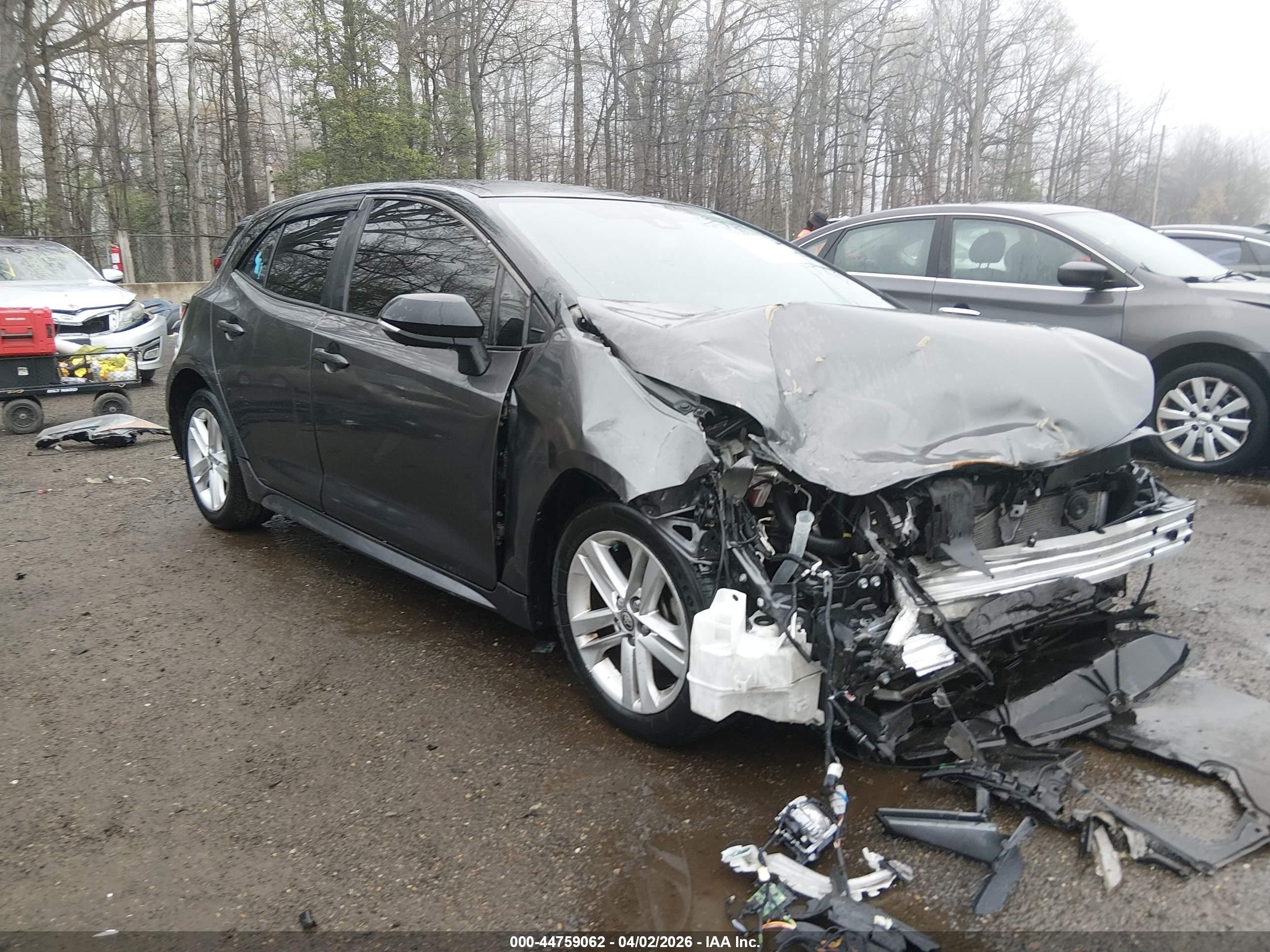 2021 Toyota Corolla SE, VIN JTNB4MBE1M3130141 — Front end