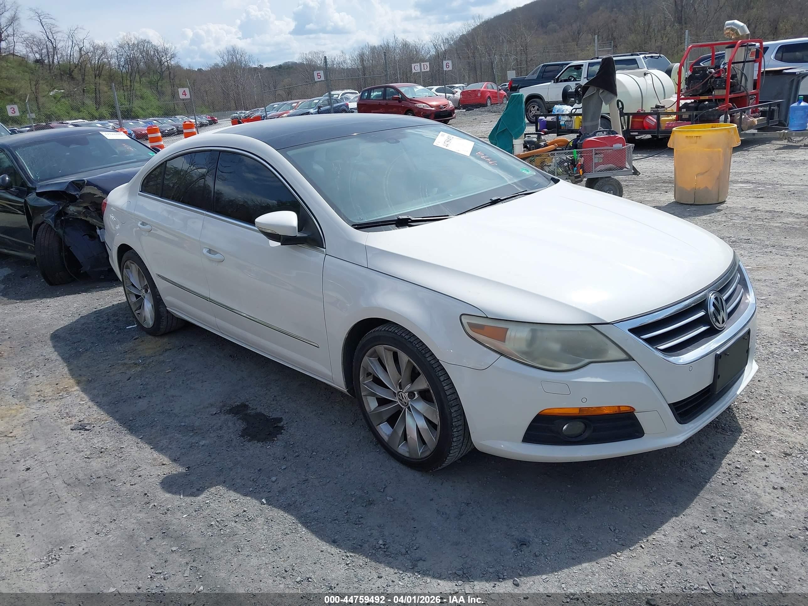 2010 Volkswagen CC, VIN WVWEU7AN8AE538382 — Front end