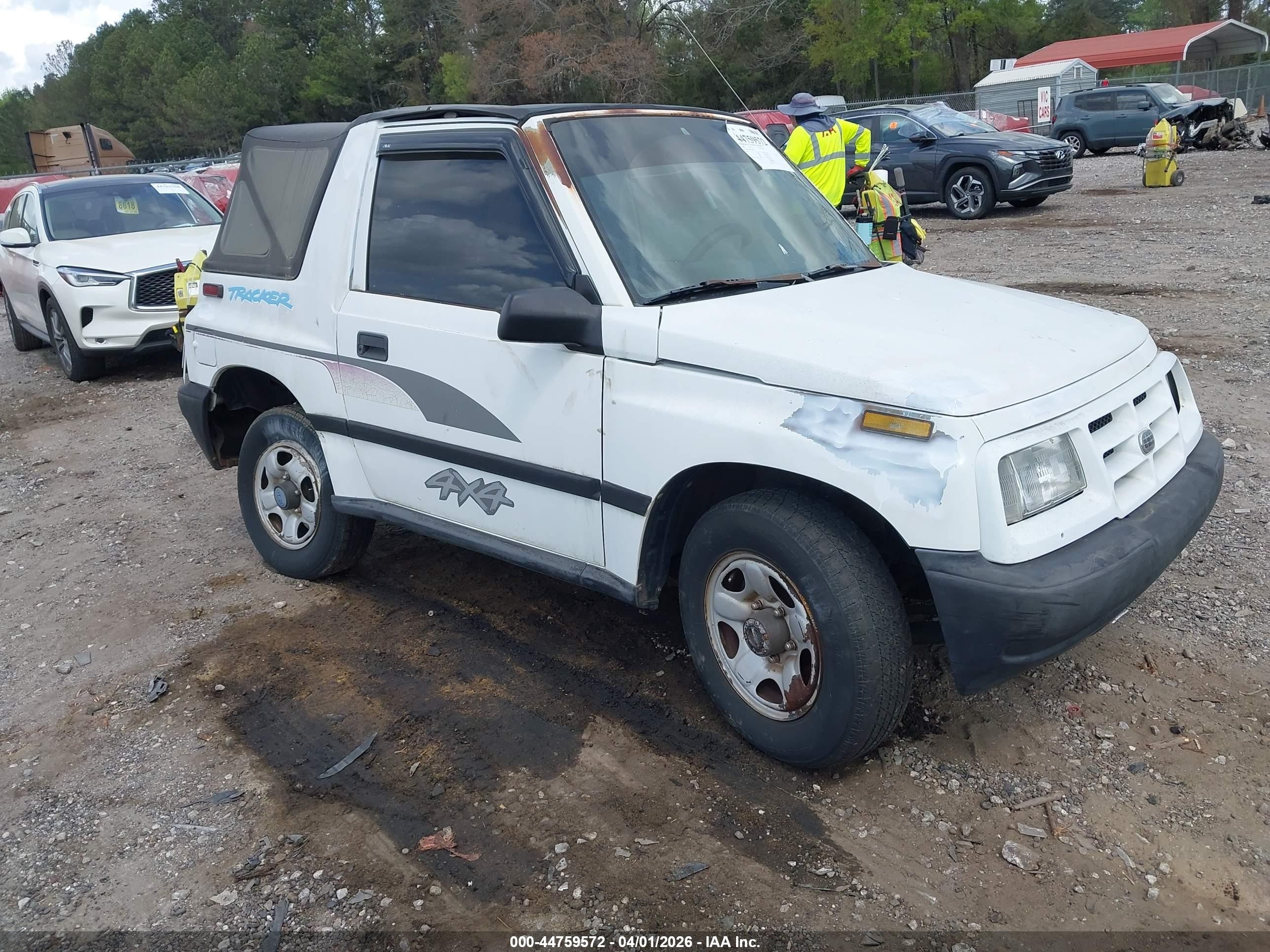 1996 Geo Tracker, VIN 2CNBJ1862T6944040 — Side