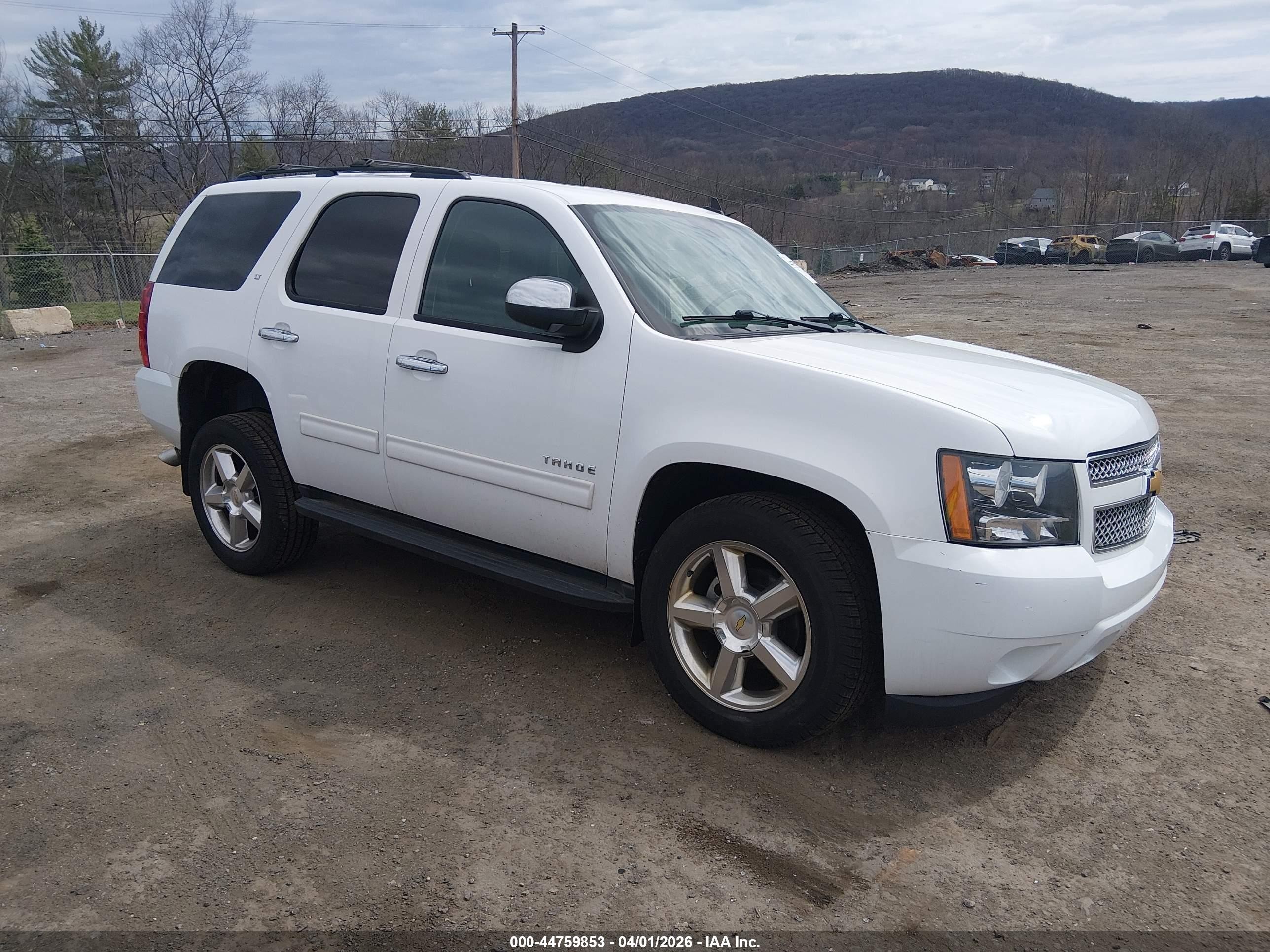 2012 Chevrolet Tahoe LT, VIN 1GNSKBE07CR238037 — Front end