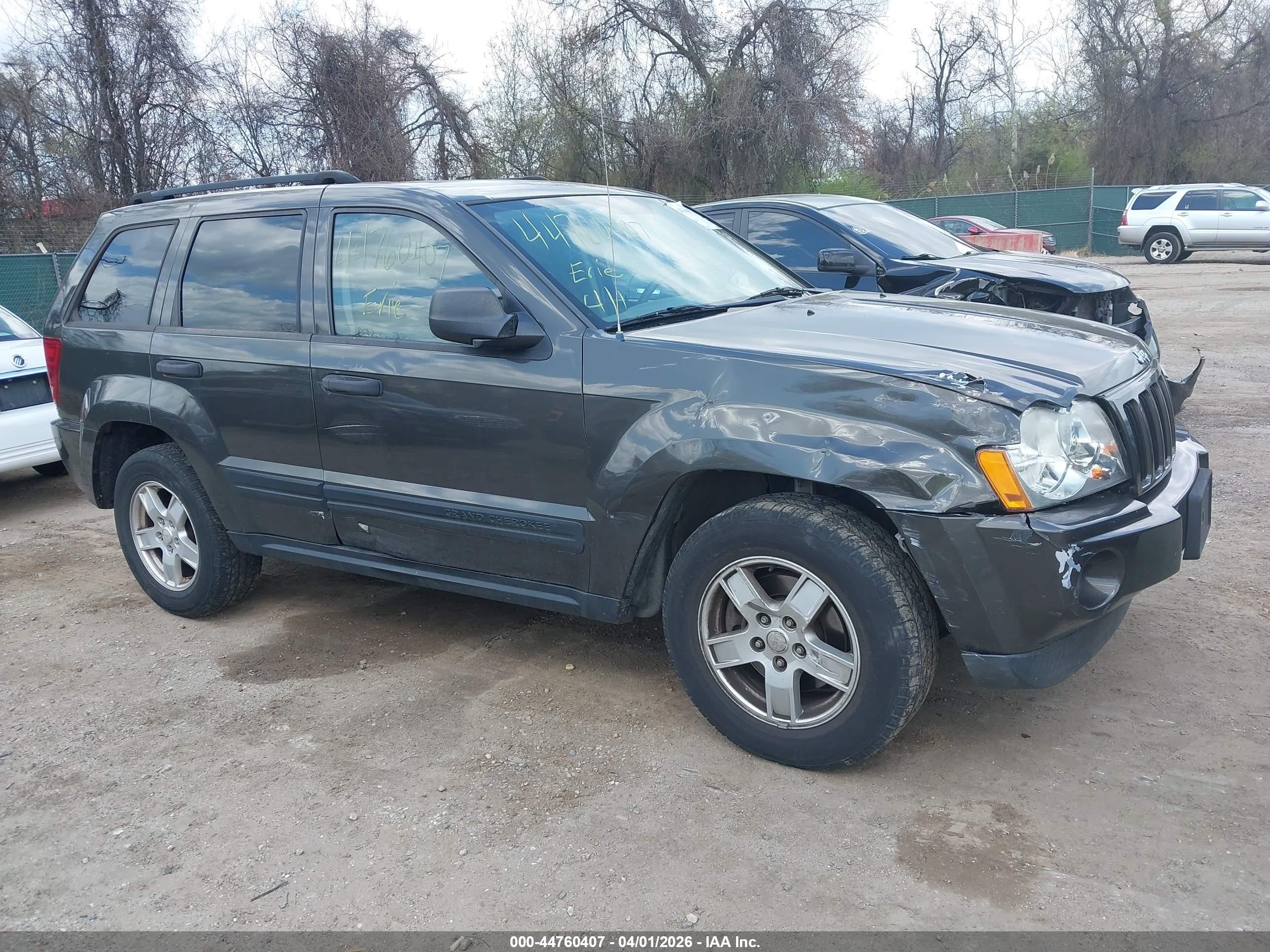 2006 Jeep Grand Cherokee Laredo, VIN 1J4GR48K86C223339 — Front end