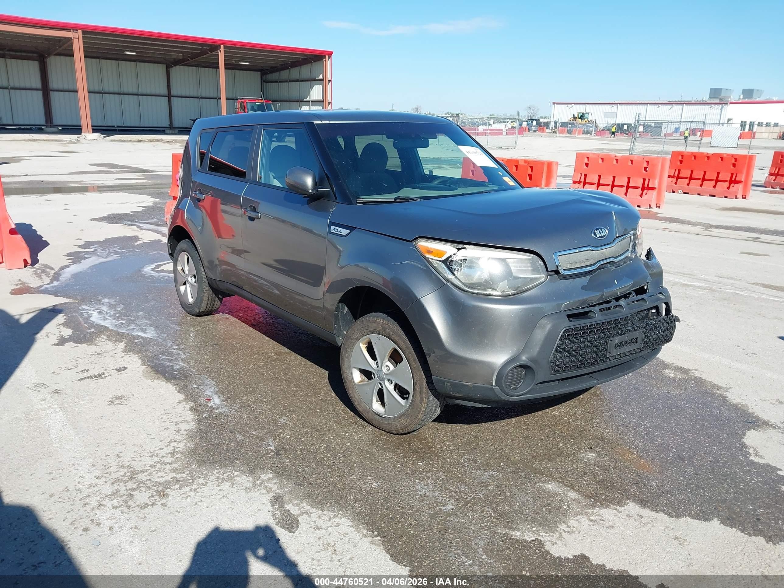 2016 Kia Soul, VIN KNDJN2A23G7283156 — Front end