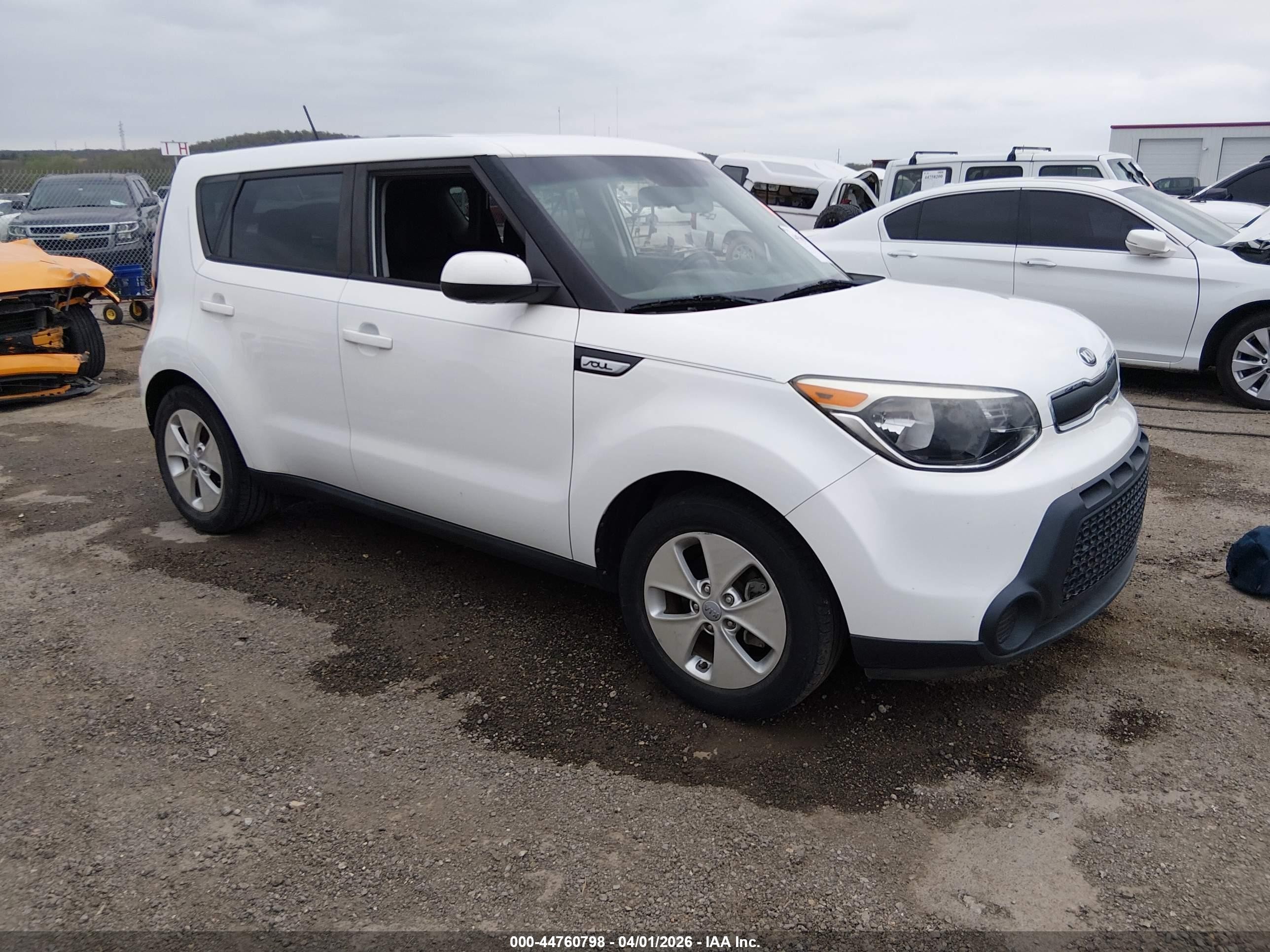 2016 Kia Soul, VIN KNDJN2A27G7375841 — Side