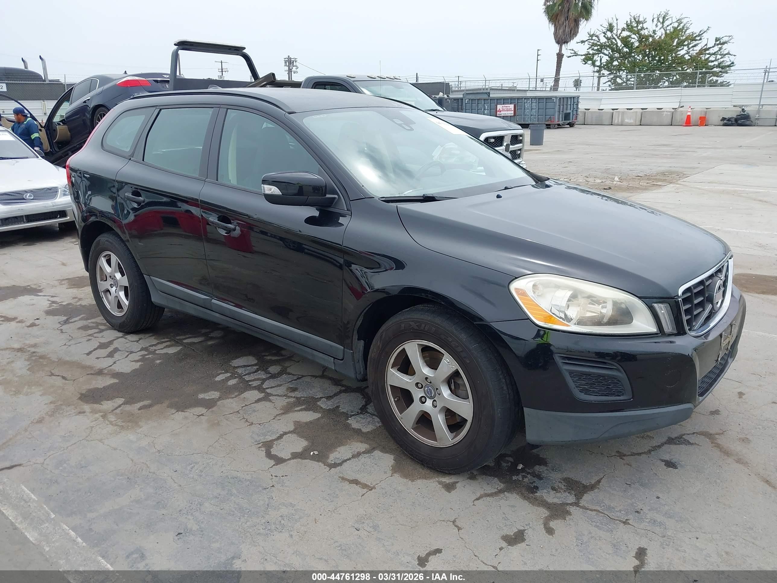2011 Volvo XC60 3.2L, VIN YV4940DL5B2170052 — Side