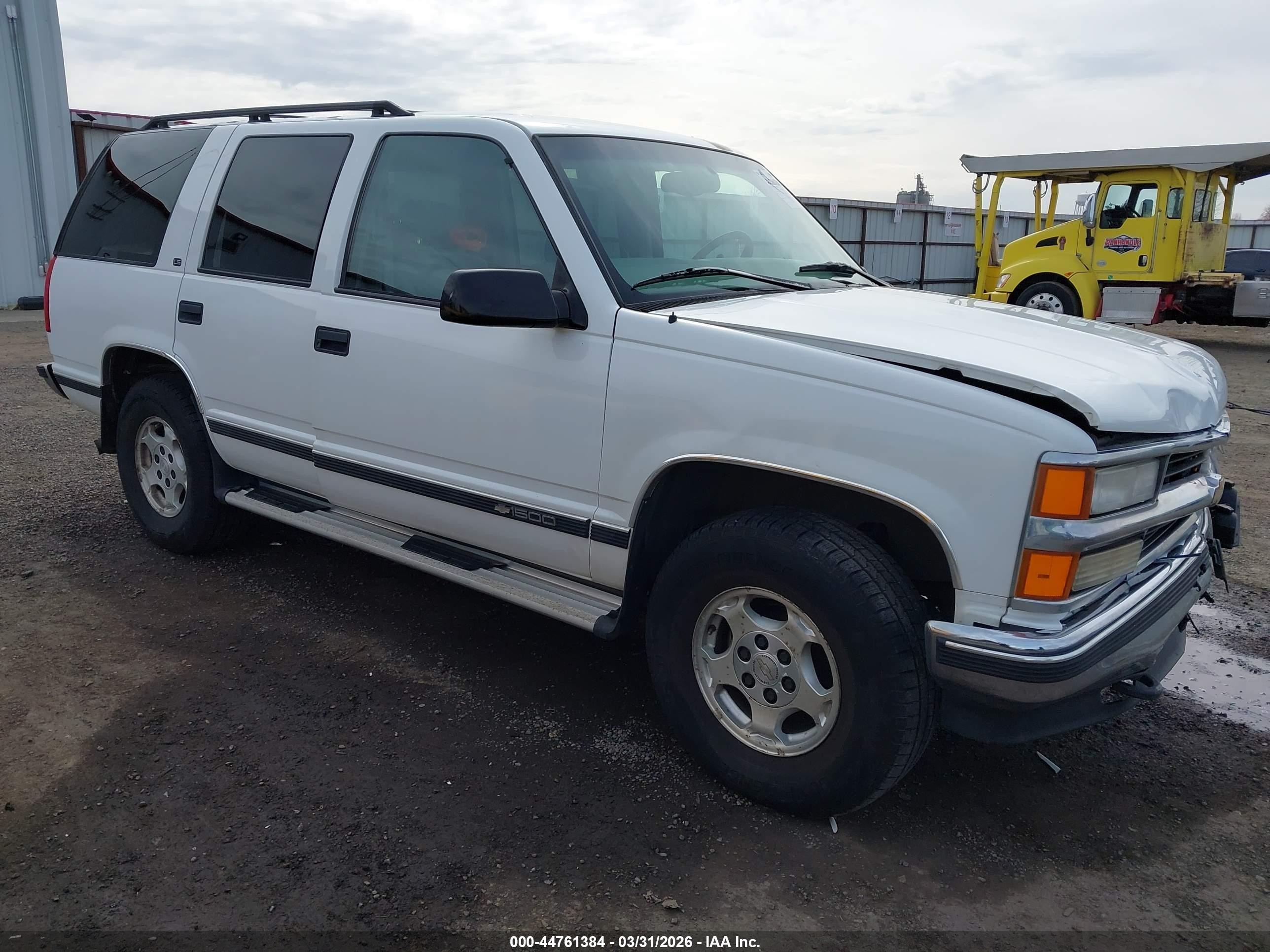 1997 Chevrolet Tahoe, VIN 1GNEK13R1VJ370141 — Перед