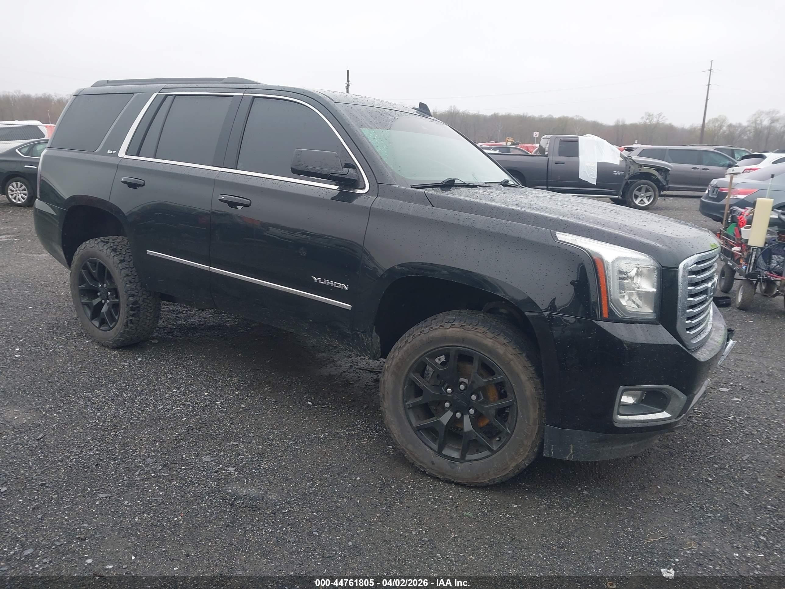 2017 GMC Yukon SLT, VIN 1GKS2BKC2HR337884 — Front end