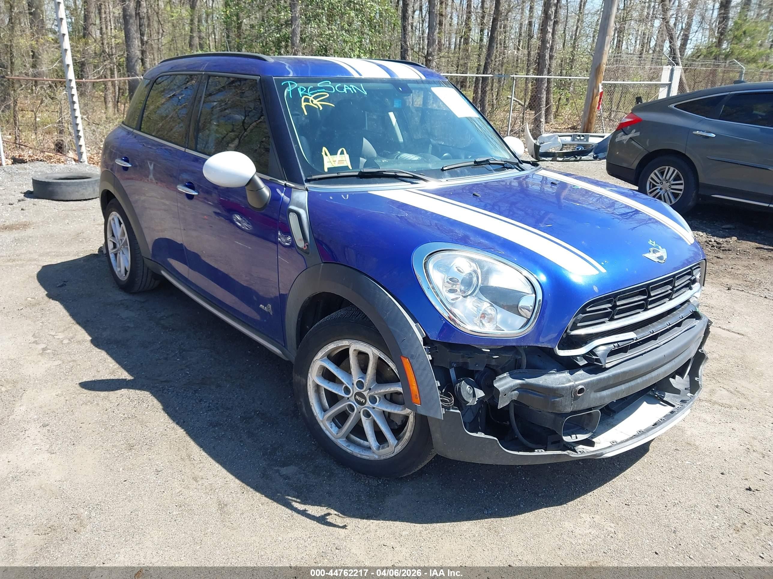 2015 MINI Countryman S, VIN WMWZC5C52FWT37940 — Front end