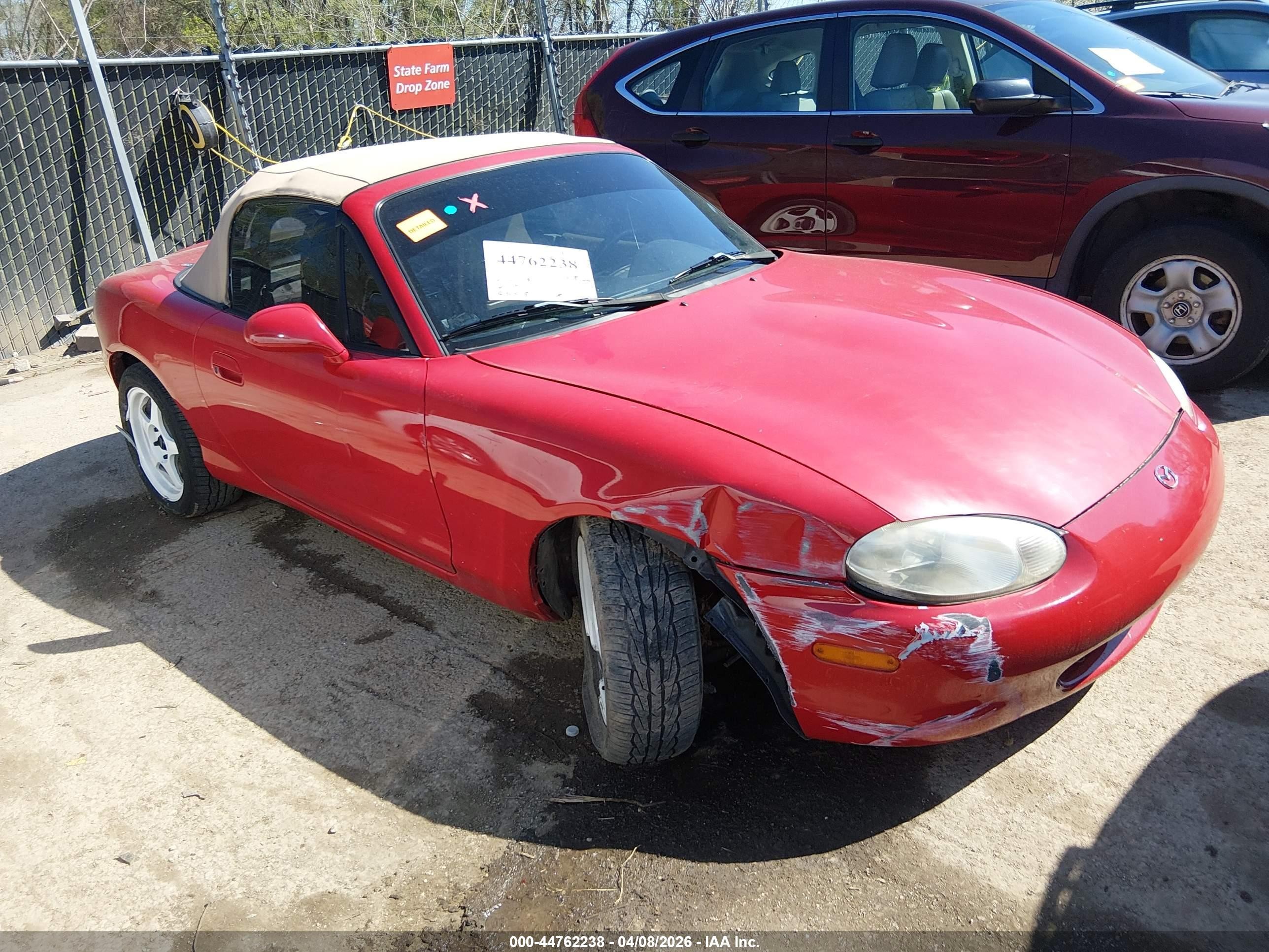 1999 Mazda MX-5 Miata, VIN JM1NB3533X0110636 — Front end