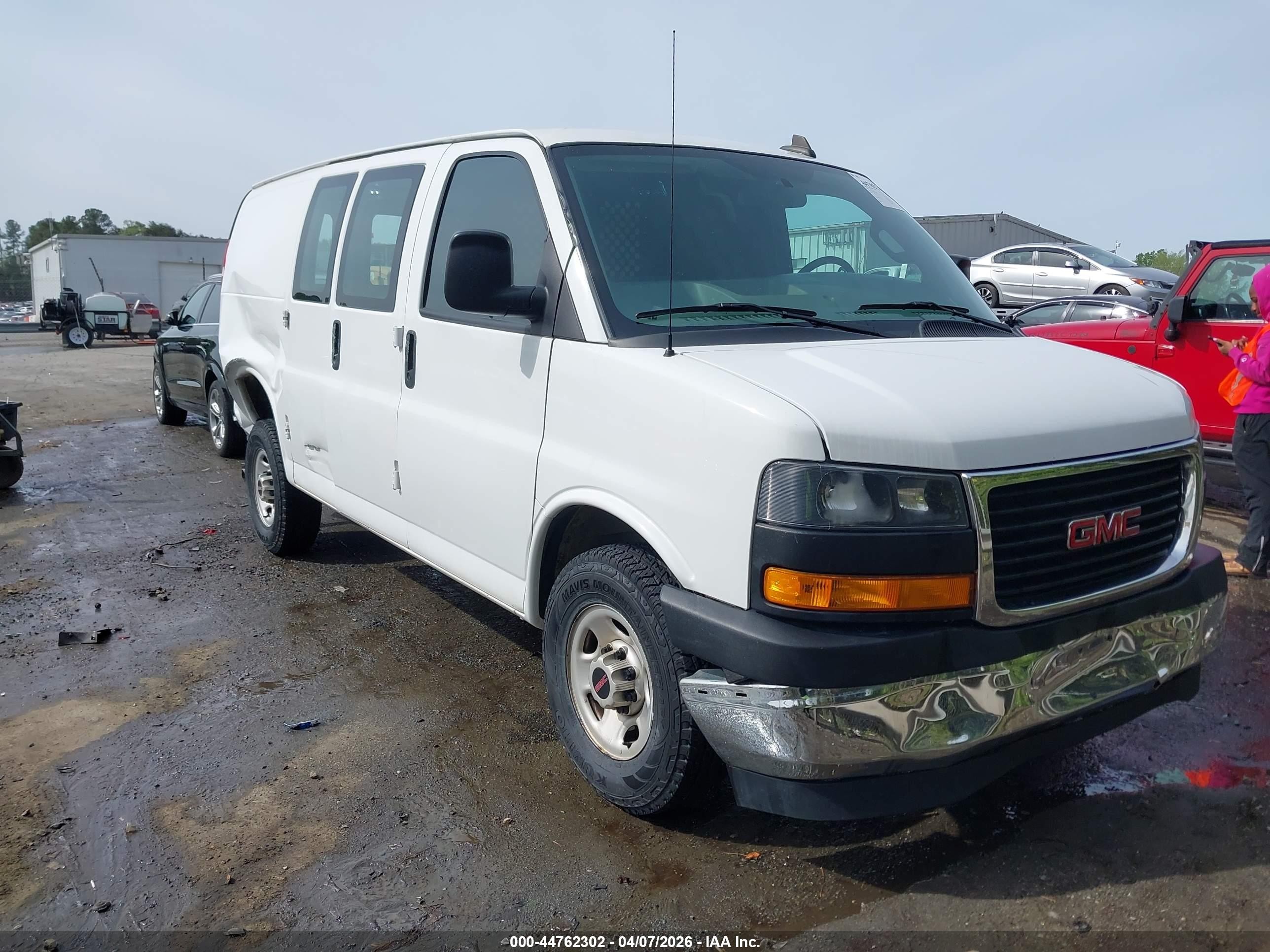 2021 GMC Savana Cargo, VIN 1GTW7AF76M1287649 — Rear end