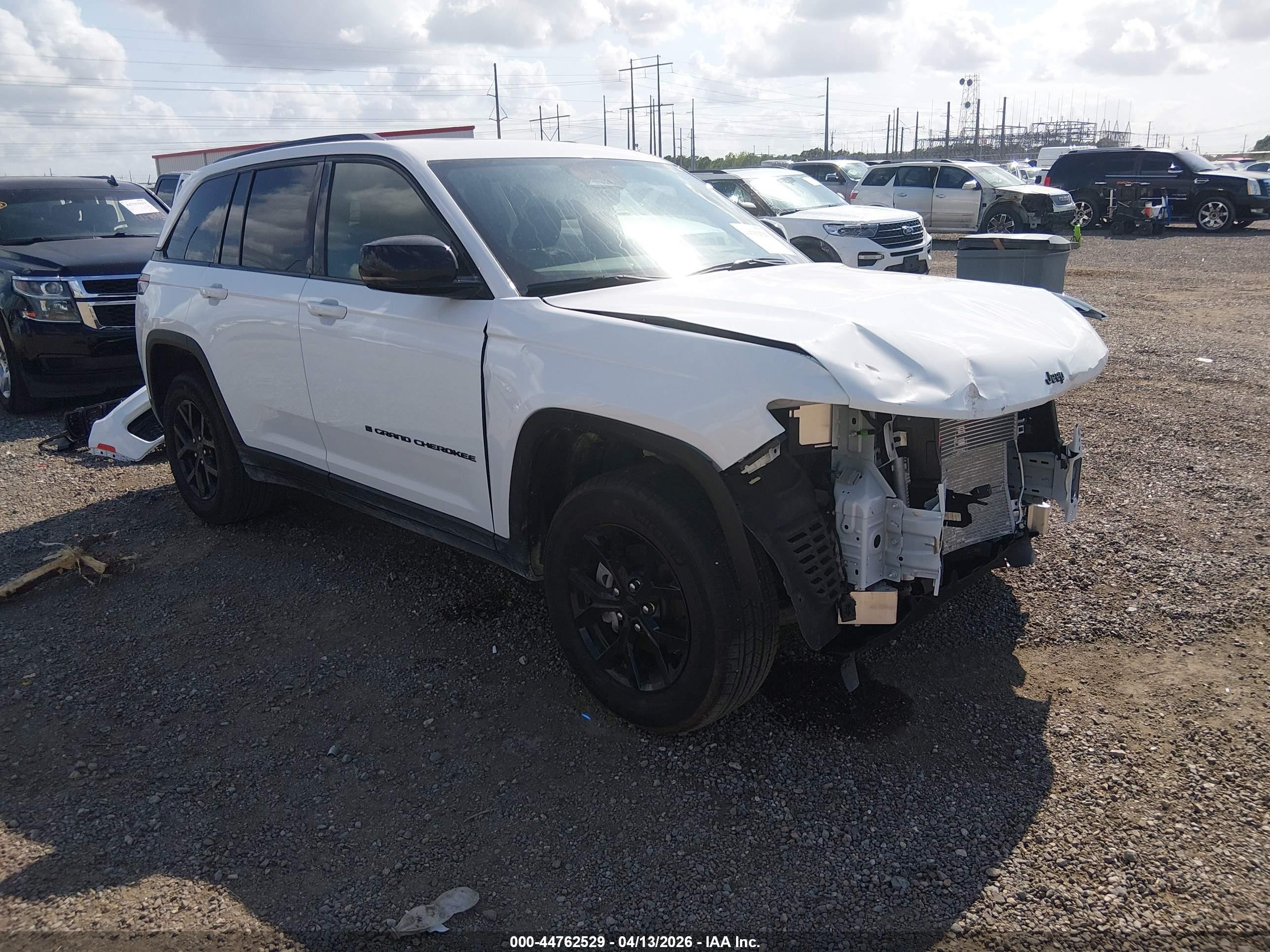 2025 Jeep Grand Cherokee Laredo, VIN 1C4RJGAG3S8775177 — Front end