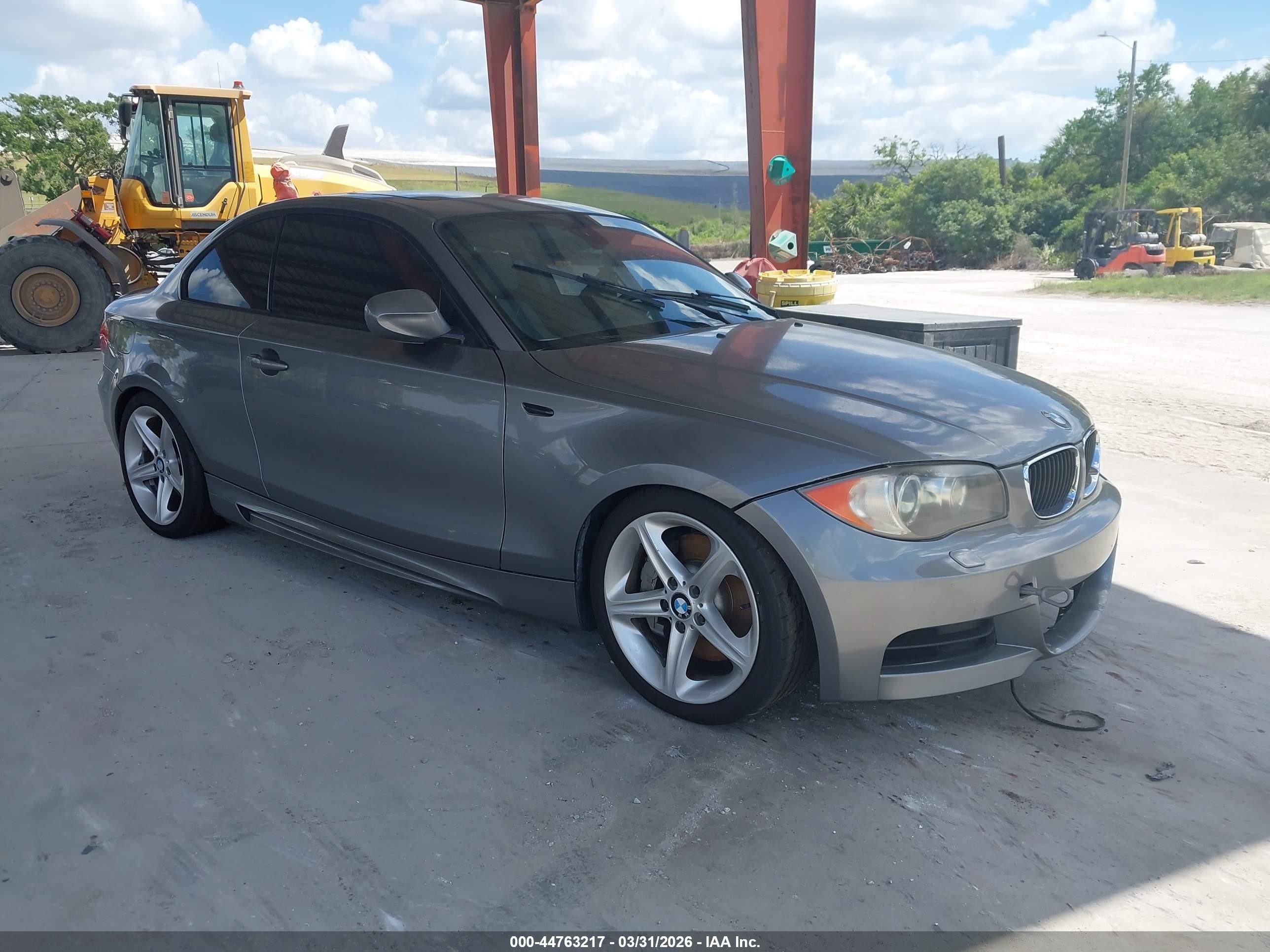 2011 BMW 1 Series 135i, VIN WBAUC9C52BVM10824 — Front end