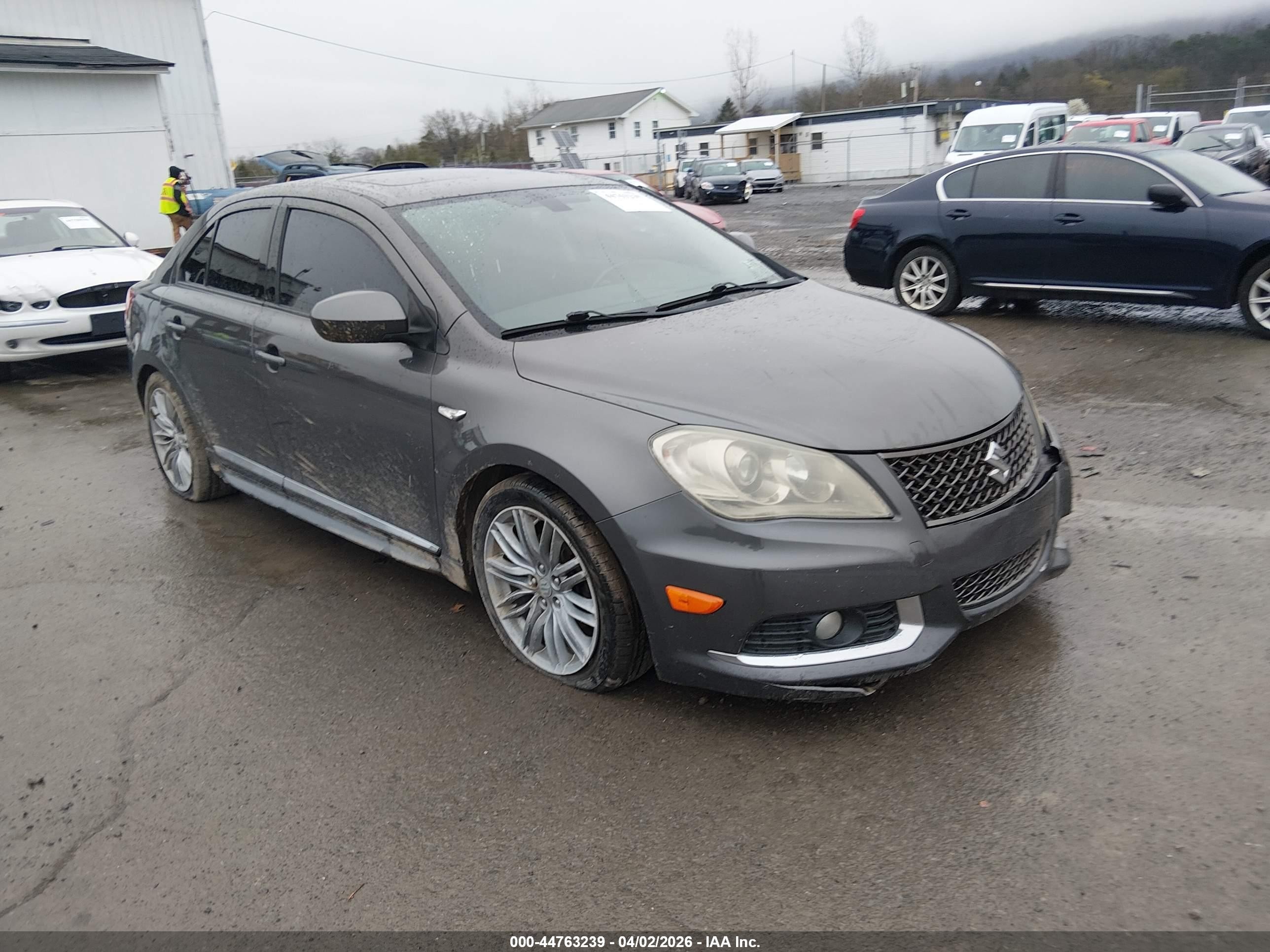 2013 Suzuki Kizashi SLS Sport, VIN JS2RF9A8XD6100341 — Front end