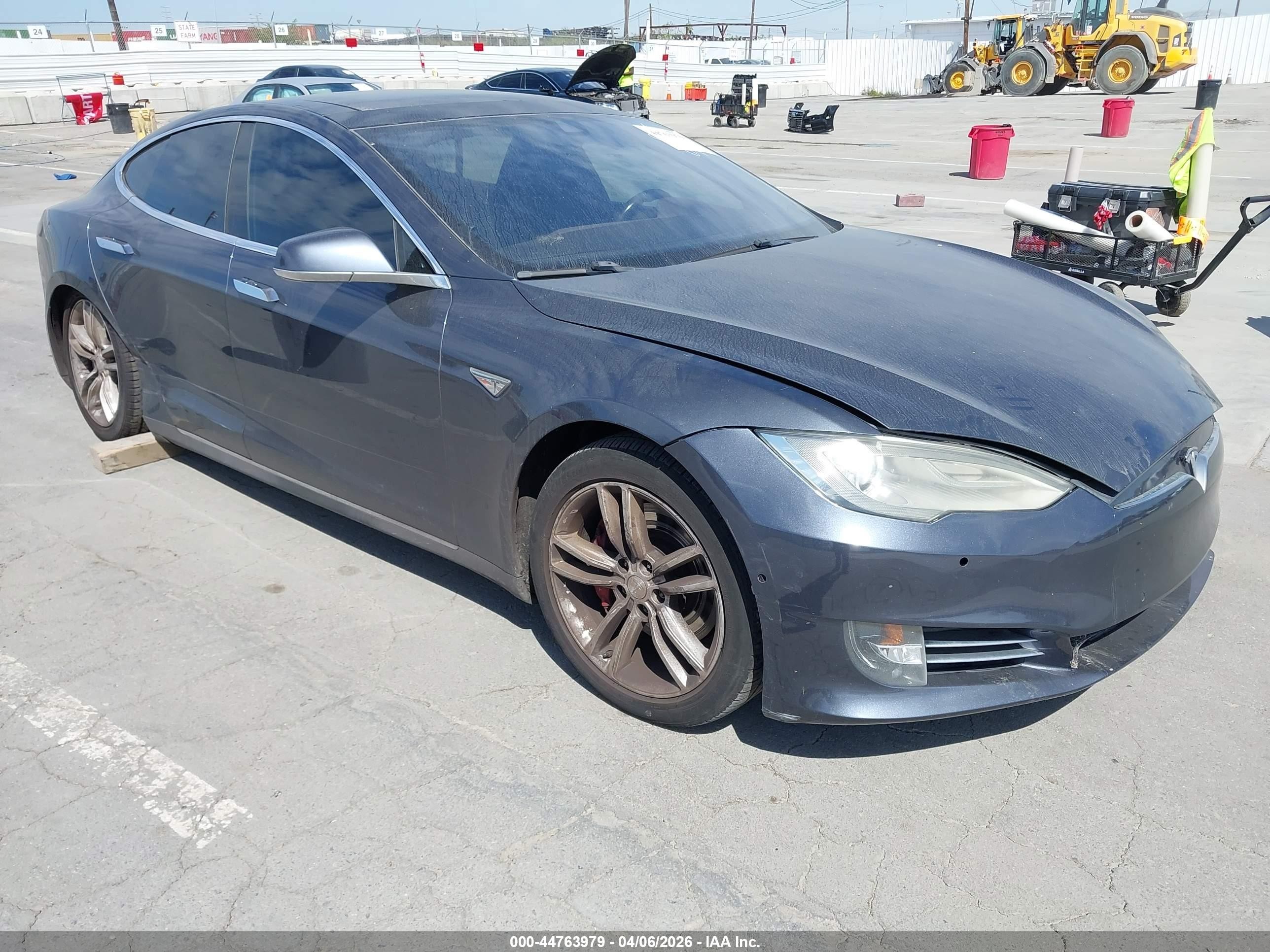 2015 Tesla Model S 85D, VIN 5YJSA1H42FF080995 — Auction photo