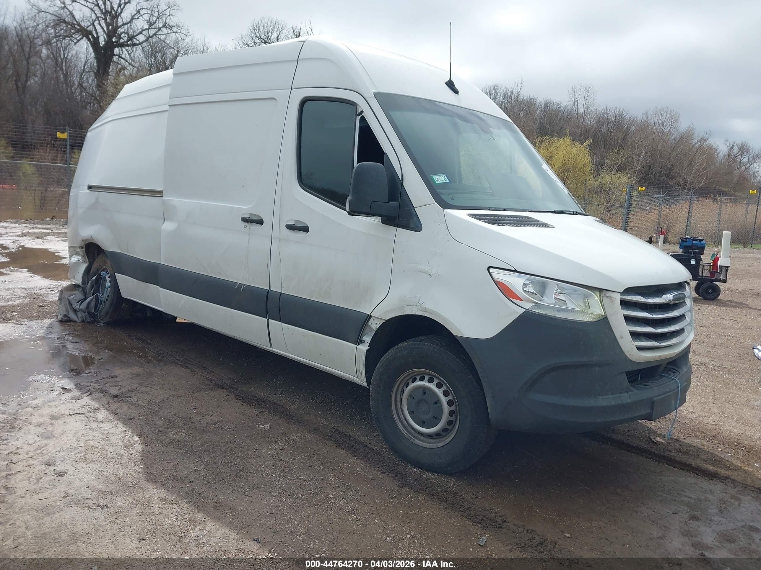 2019 Freightliner Sprinter, VIN WDRPF1CD7KP089867 — Rear end