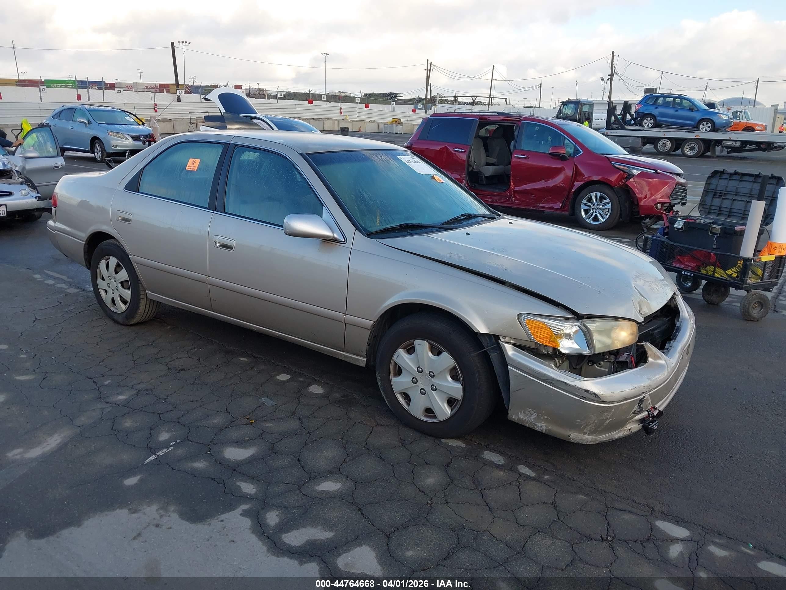 2000 Toyota Camry LE, VIN JT2BG22K4Y0419178 — Biohazard / chemical