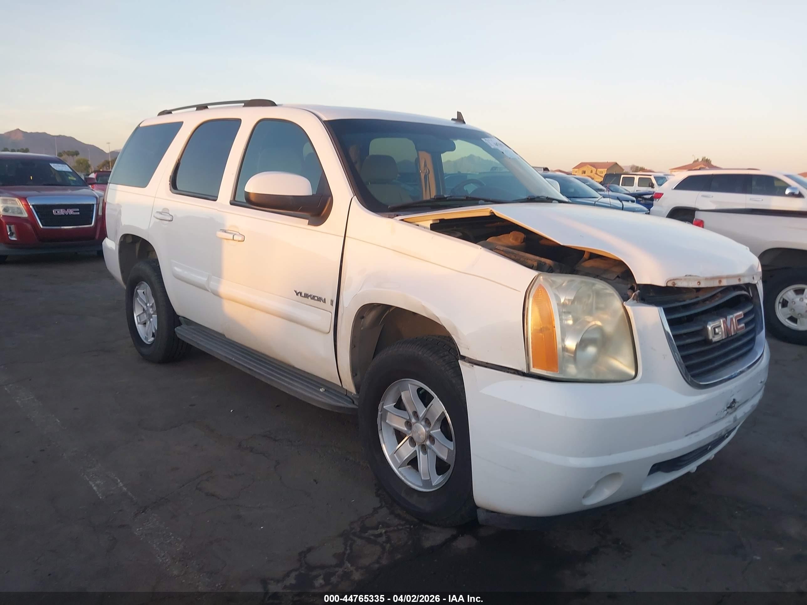 2007 GMC Yukon SLE, VIN 1GKFK13097J135217 — Front end