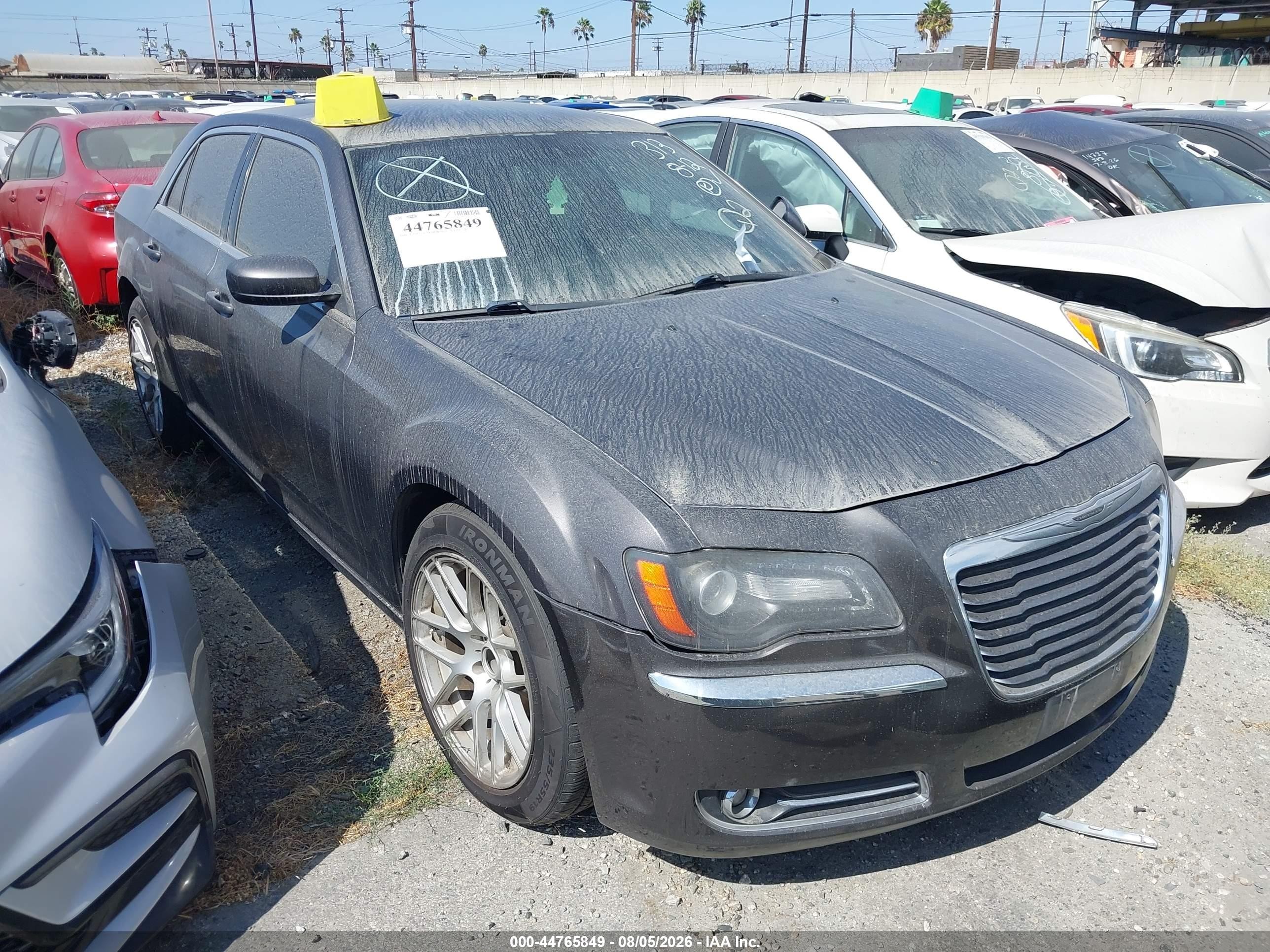 2013 Chrysler 300 S, VIN 2C3CCABG0DH611091 — Бок