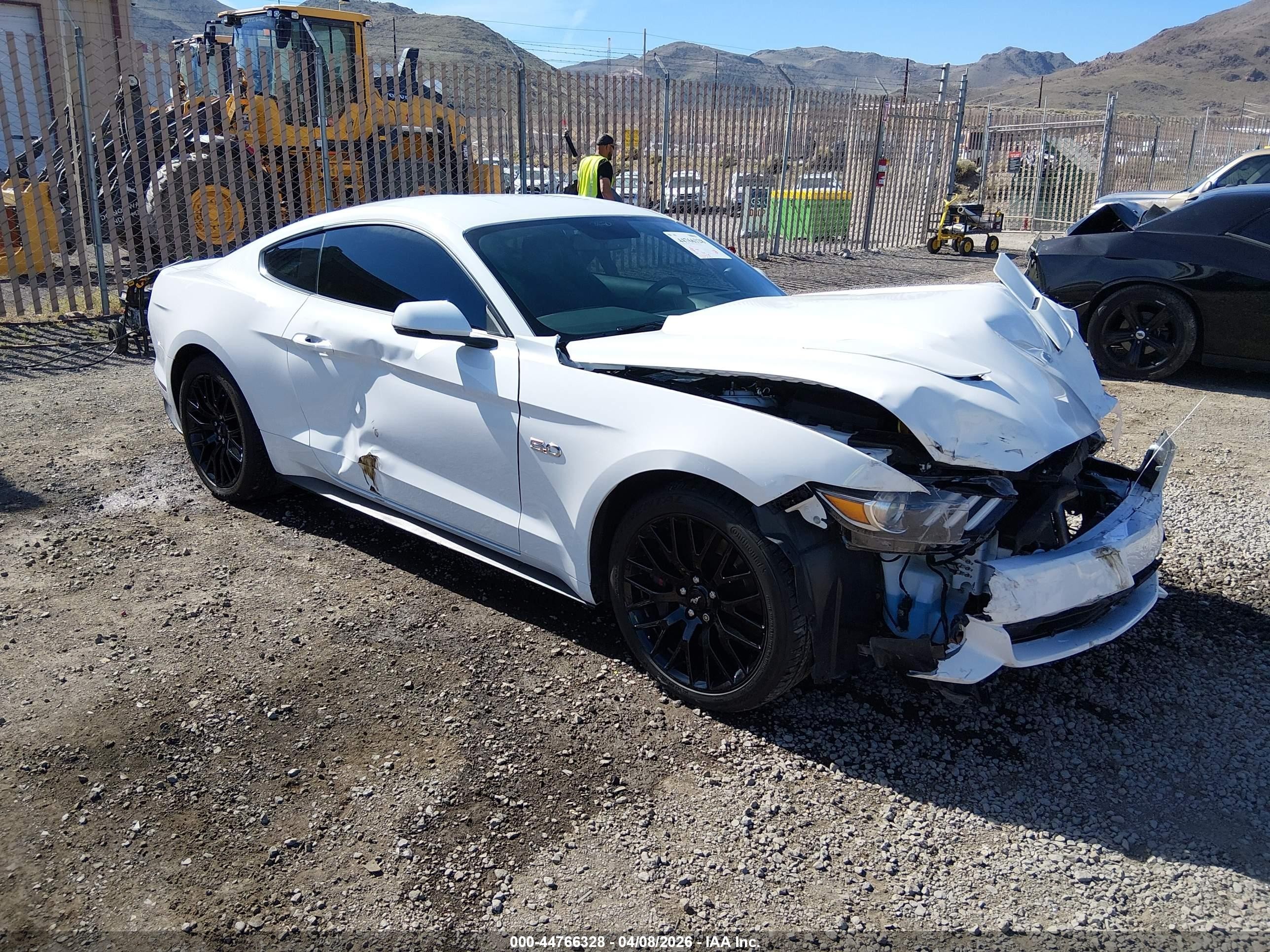 2015 Ford Mustang GT, VIN 1FA6P8CF0F5392399 — Front end