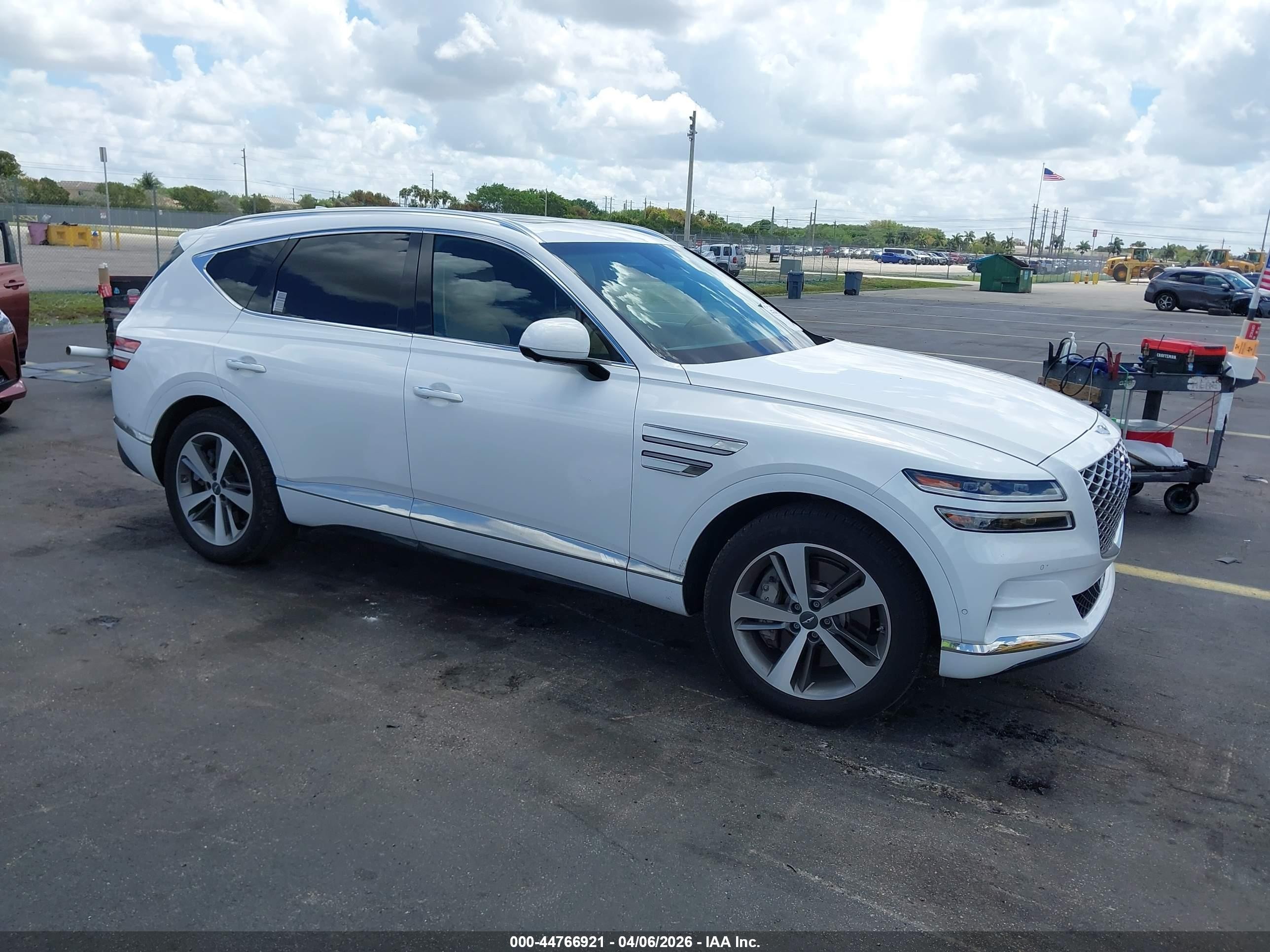 2023 Genesis GV80, VIN KMUHBDSB3PU102315 — Side
