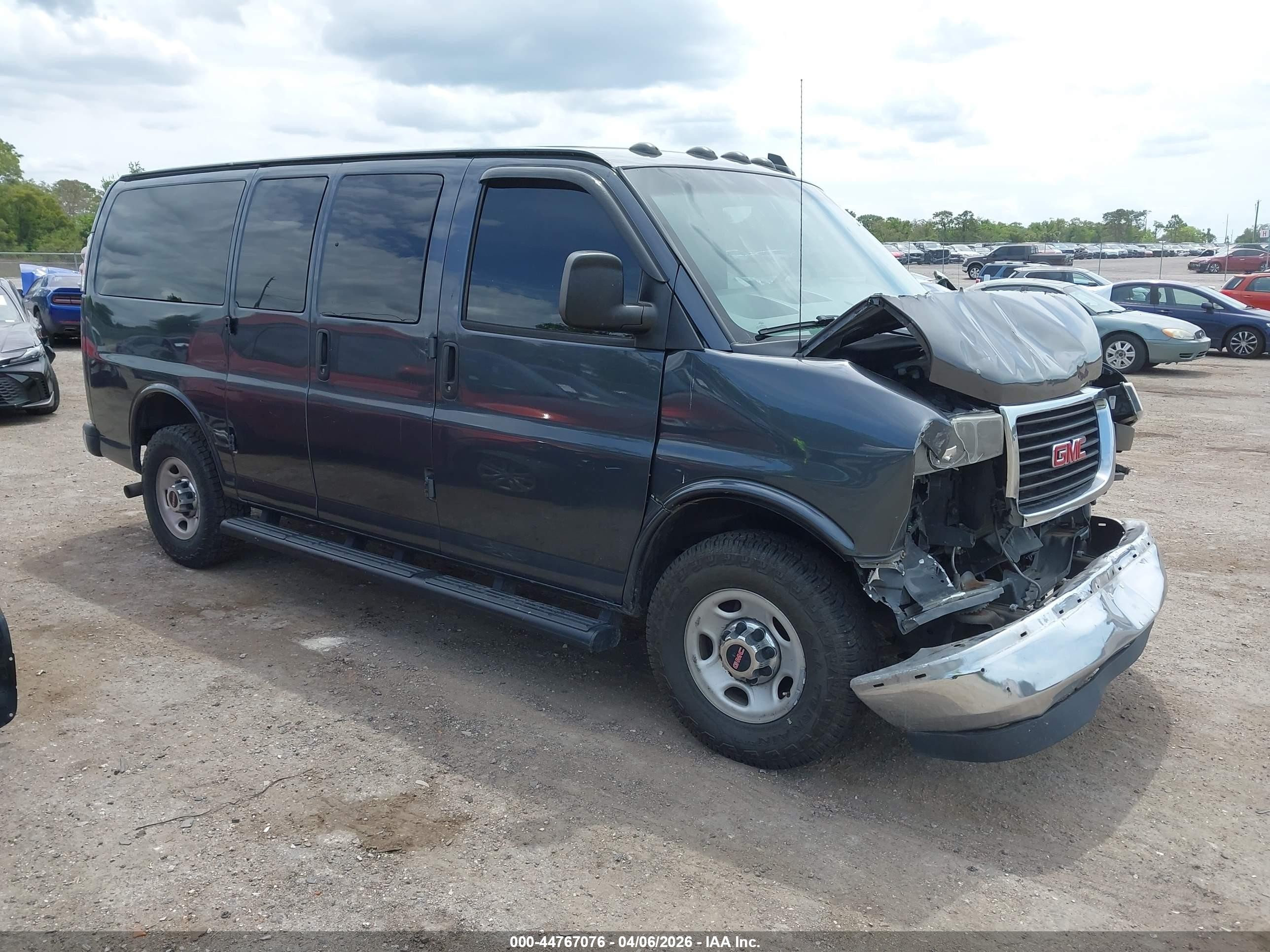 2017 GMC Savana, VIN 1GJZ7MFG8H1190692 — Front end