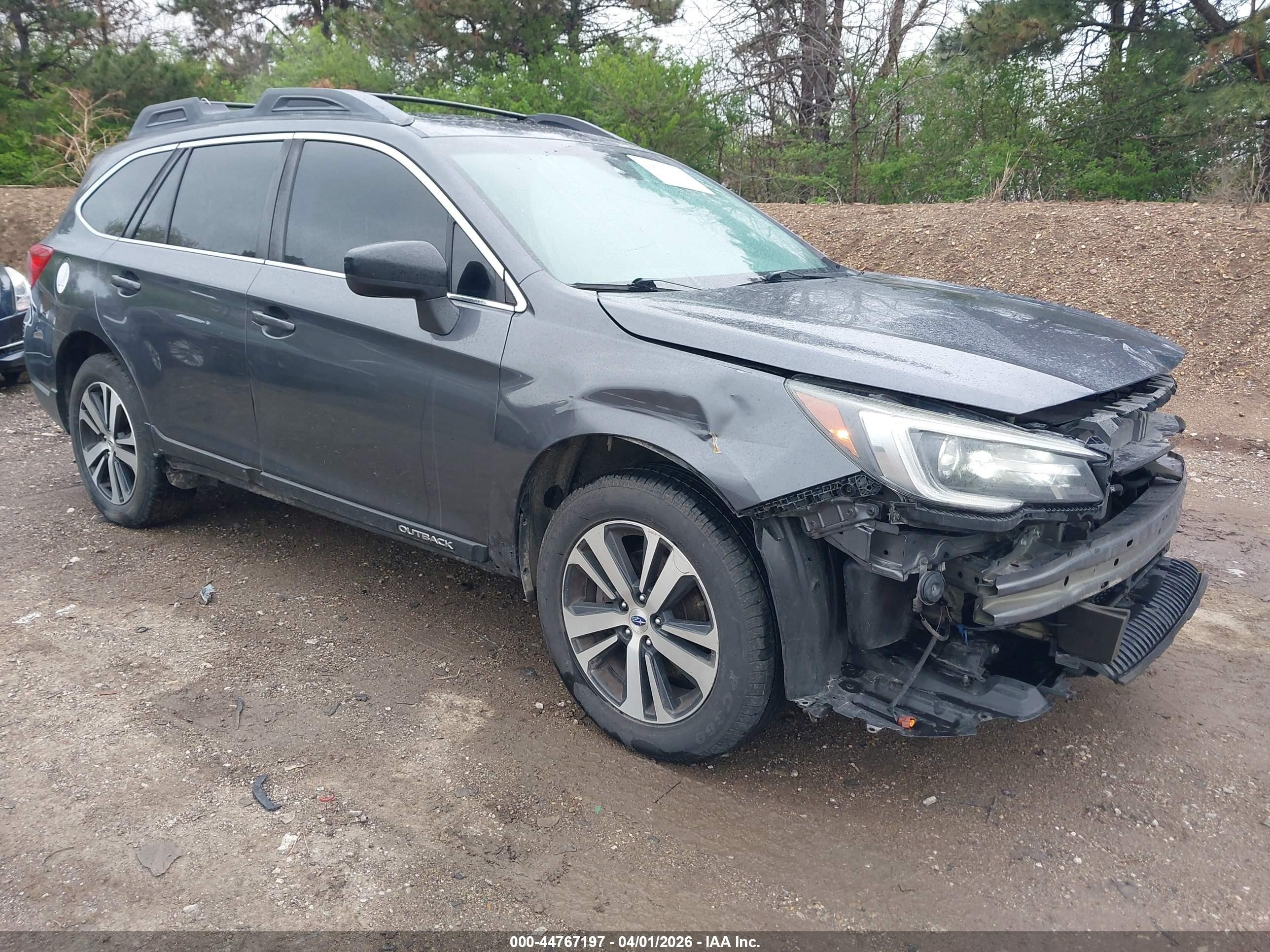 2019 Subaru Outback Limited, VIN 4S4BSANC0K3276896 — Перед