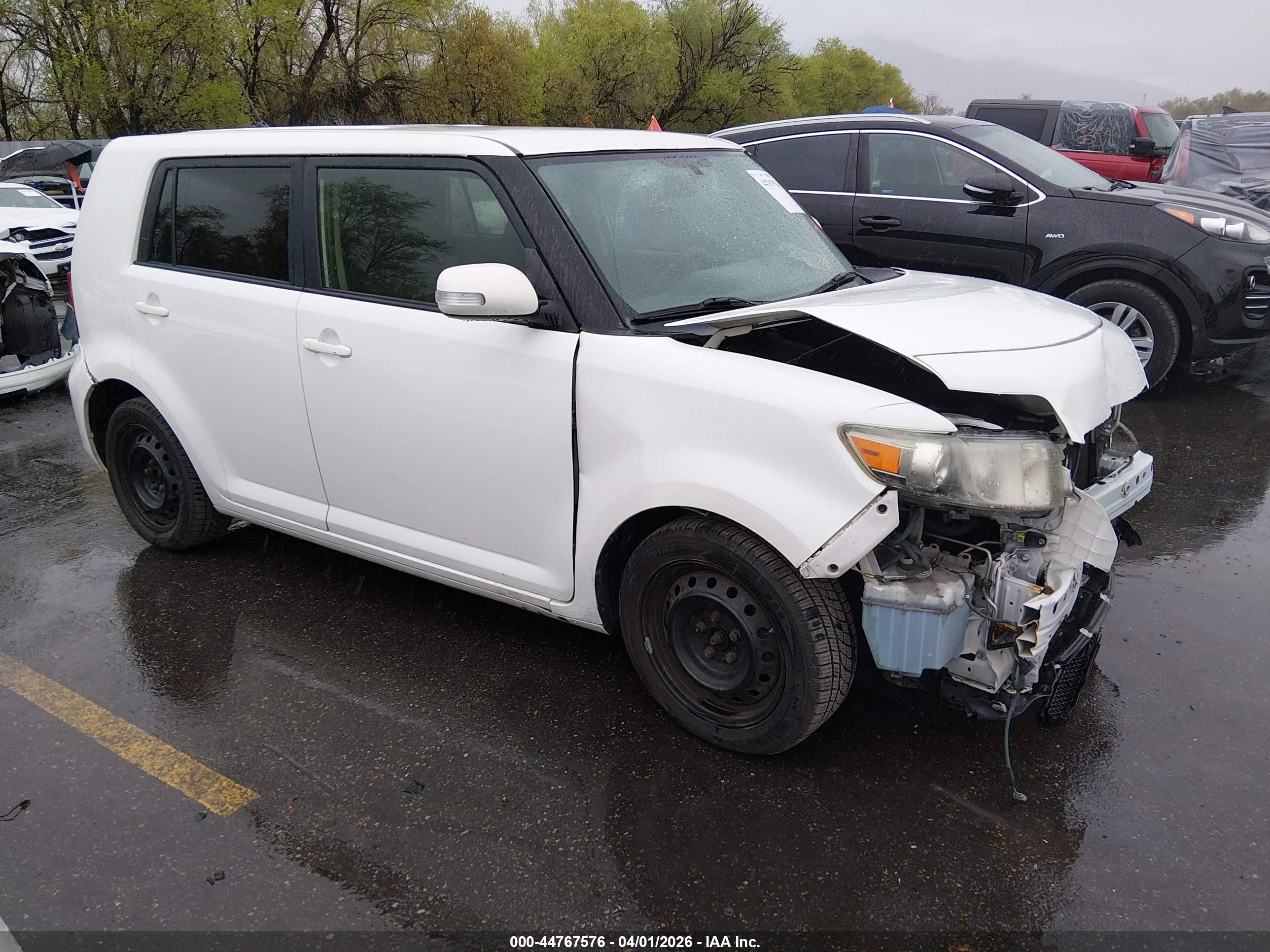 2014 Scion xB, VIN JTLZE4FE0EJ055900 — Front end