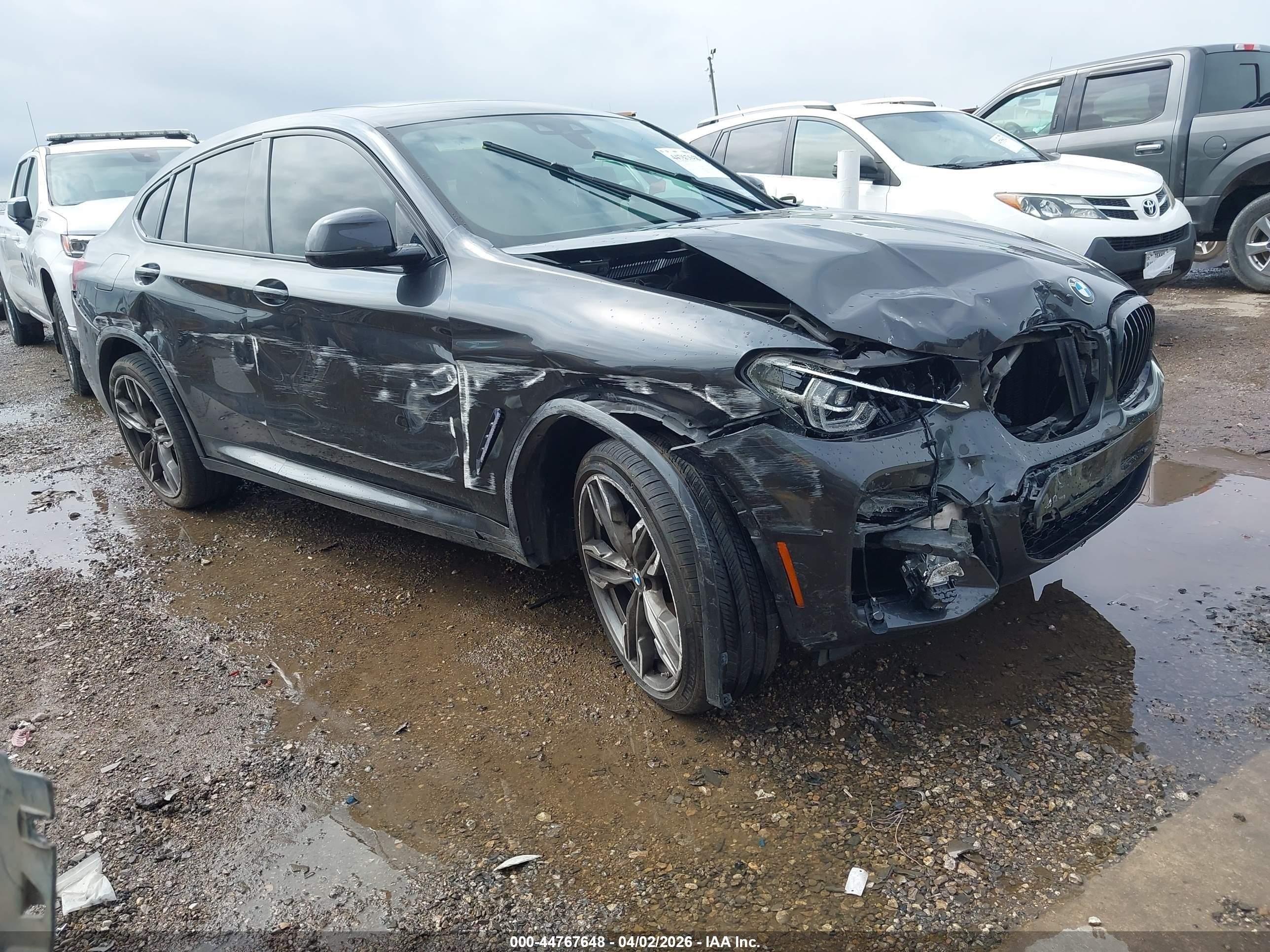 2021 BMW X4 M40i, VIN 5UX2V5C09M9H46677 — Front end