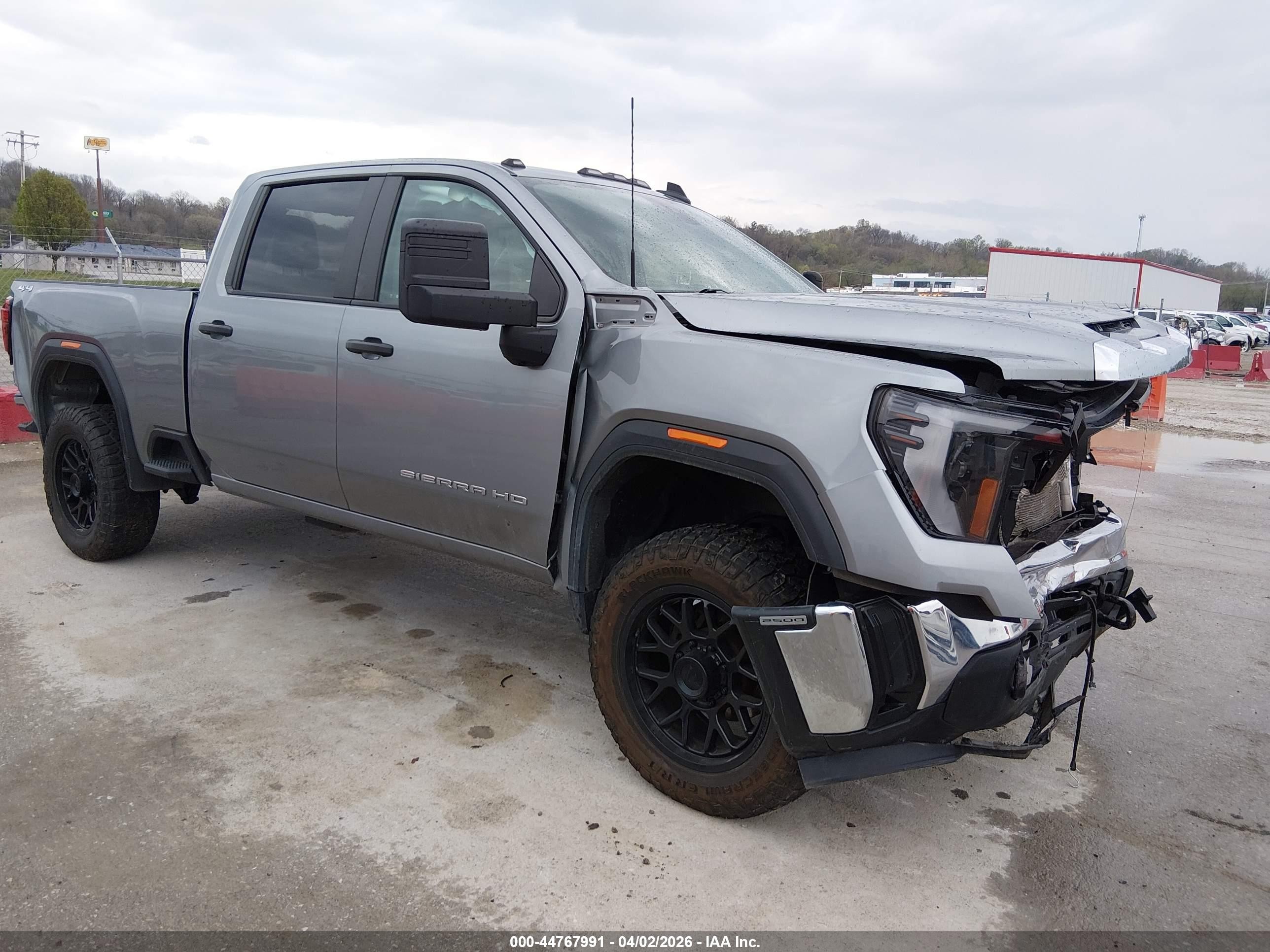 2024 GMC Sierra 2500HD Pro, VIN 1GT19LEY2RF152740 — Front end
