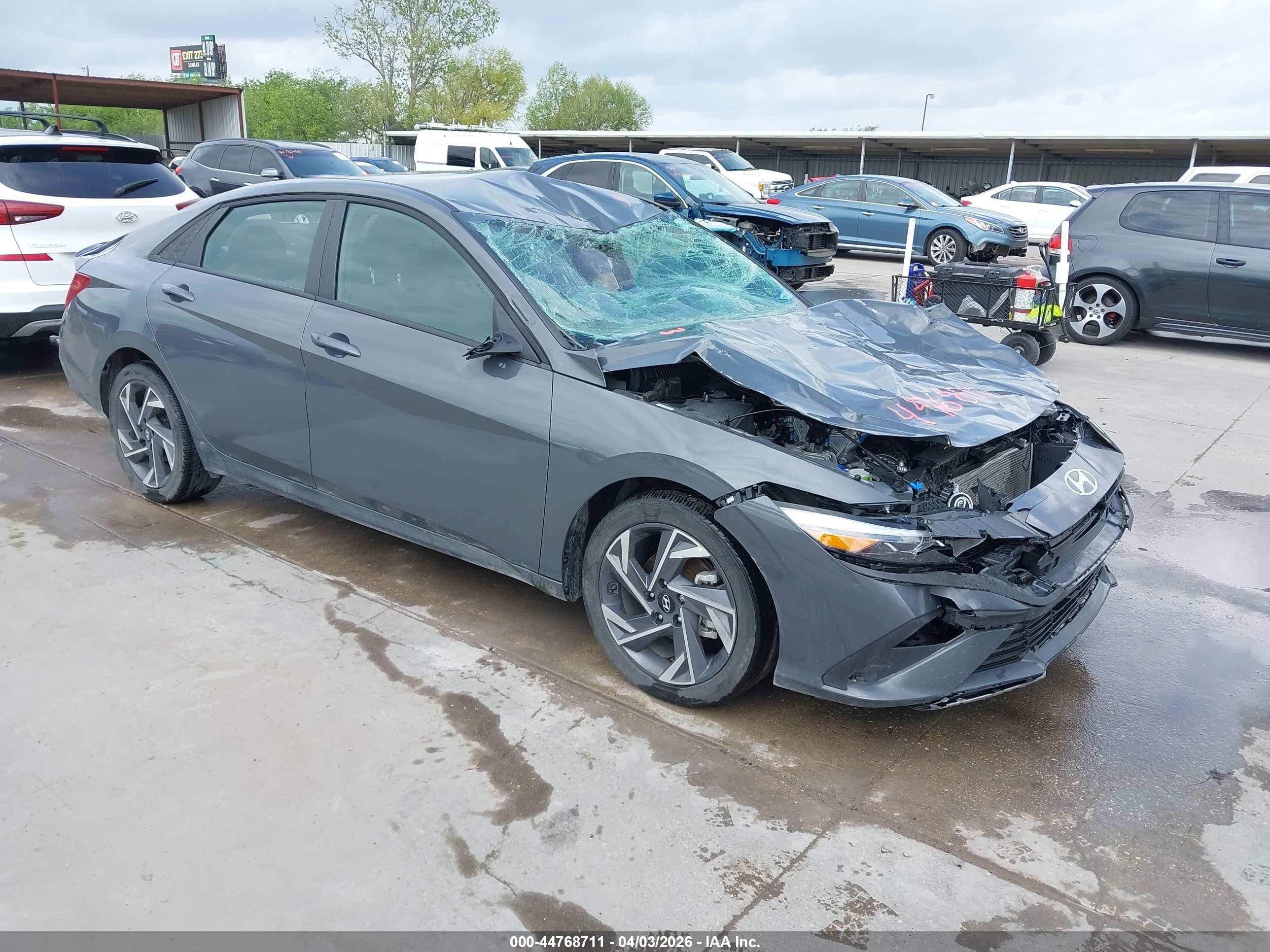 2025 Hyundai Elantra SEL Sport, VIN KMHLM4DG7SU070182 — Стихия